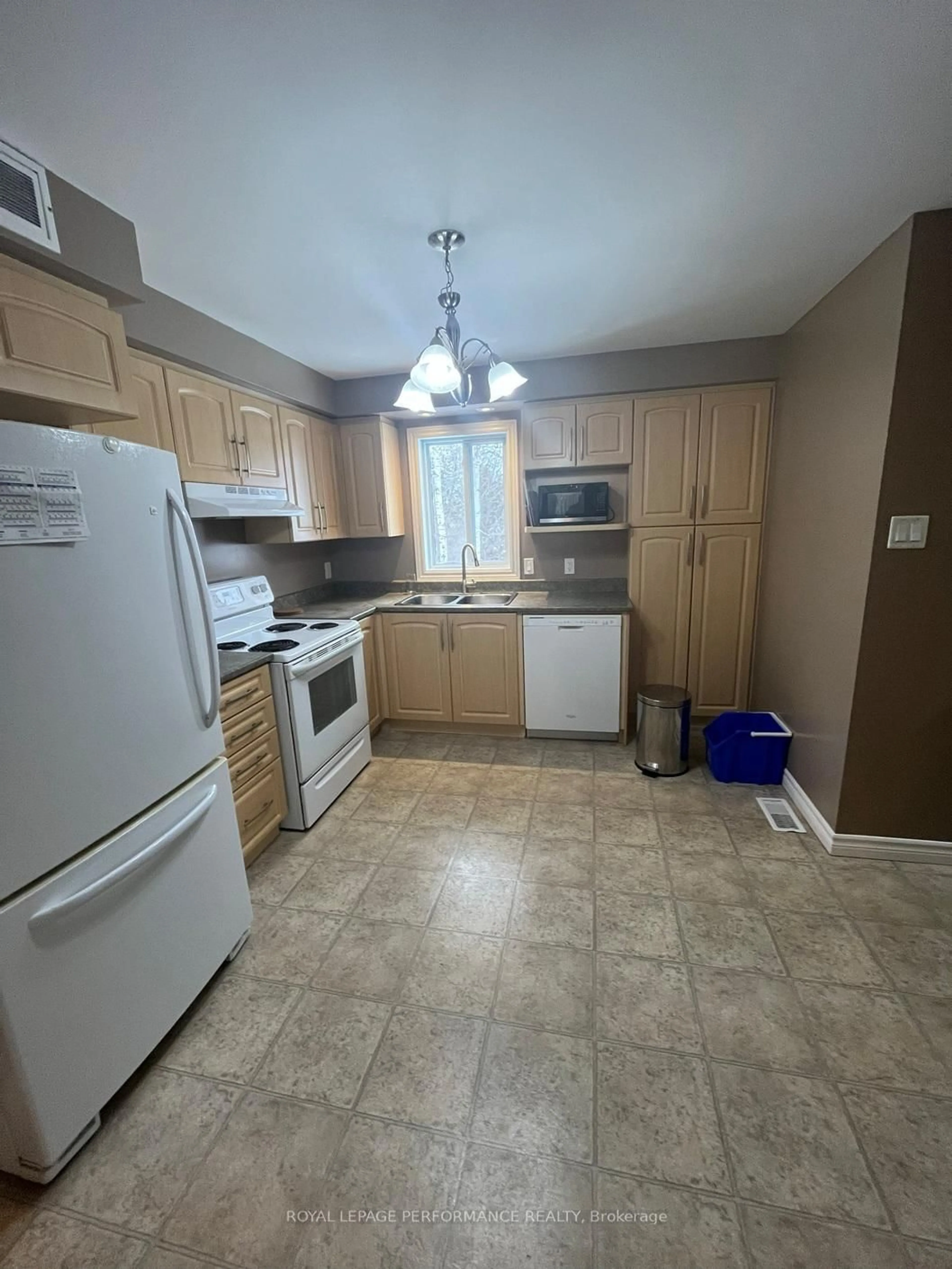 Standard kitchen, unknown for 35, 35A and 37 Cloverloft Crt, Stittsville Ontario K2S 1T3