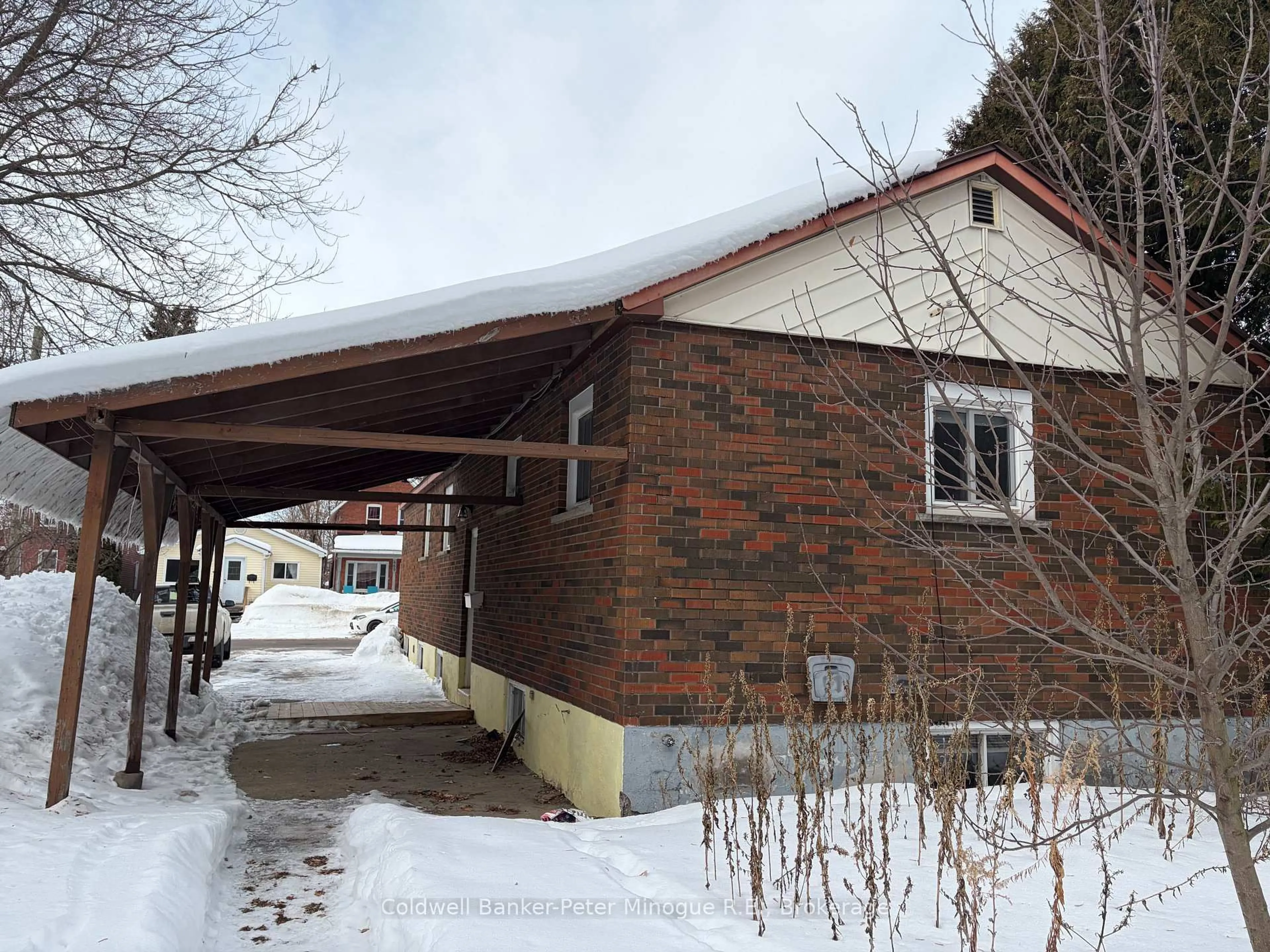 Unknown for 442 Mcleod St, North Bay Ontario P1B 5S6