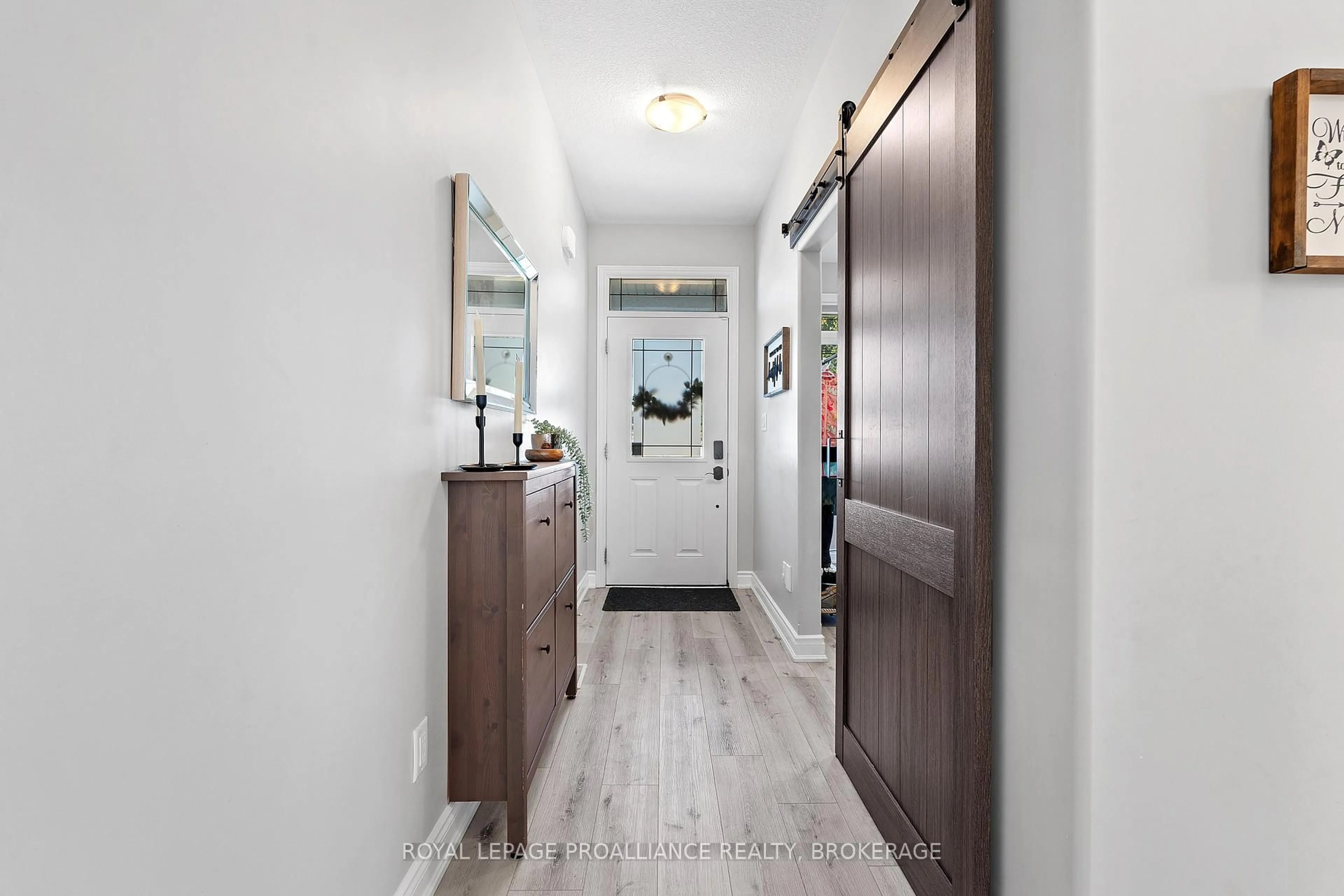 Indoor entryway for 1556 Albany Dr, Kingston Ontario K7P 0L9