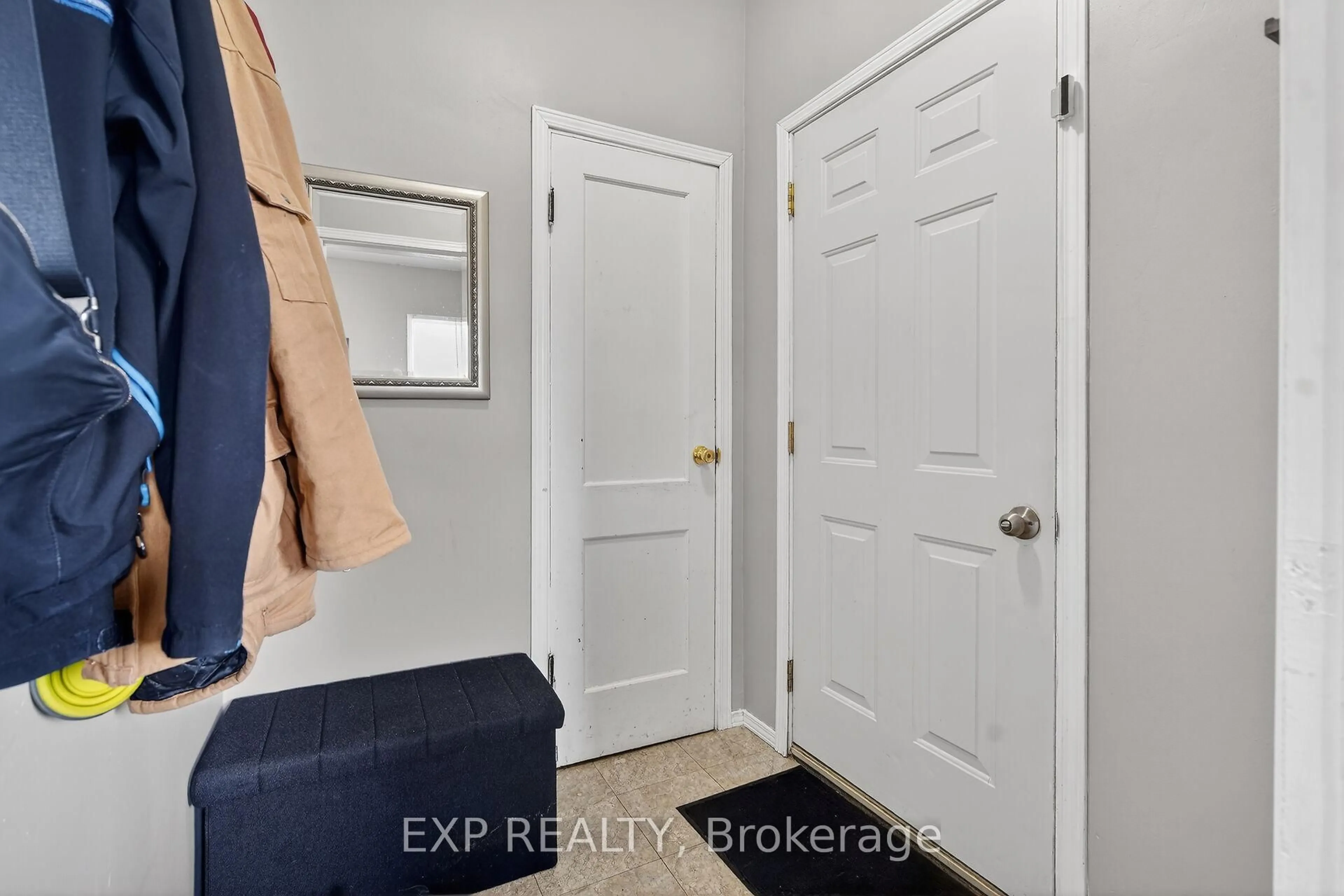 Indoor entryway for 655 Highbury Ave, London East Ontario N5W 4L2