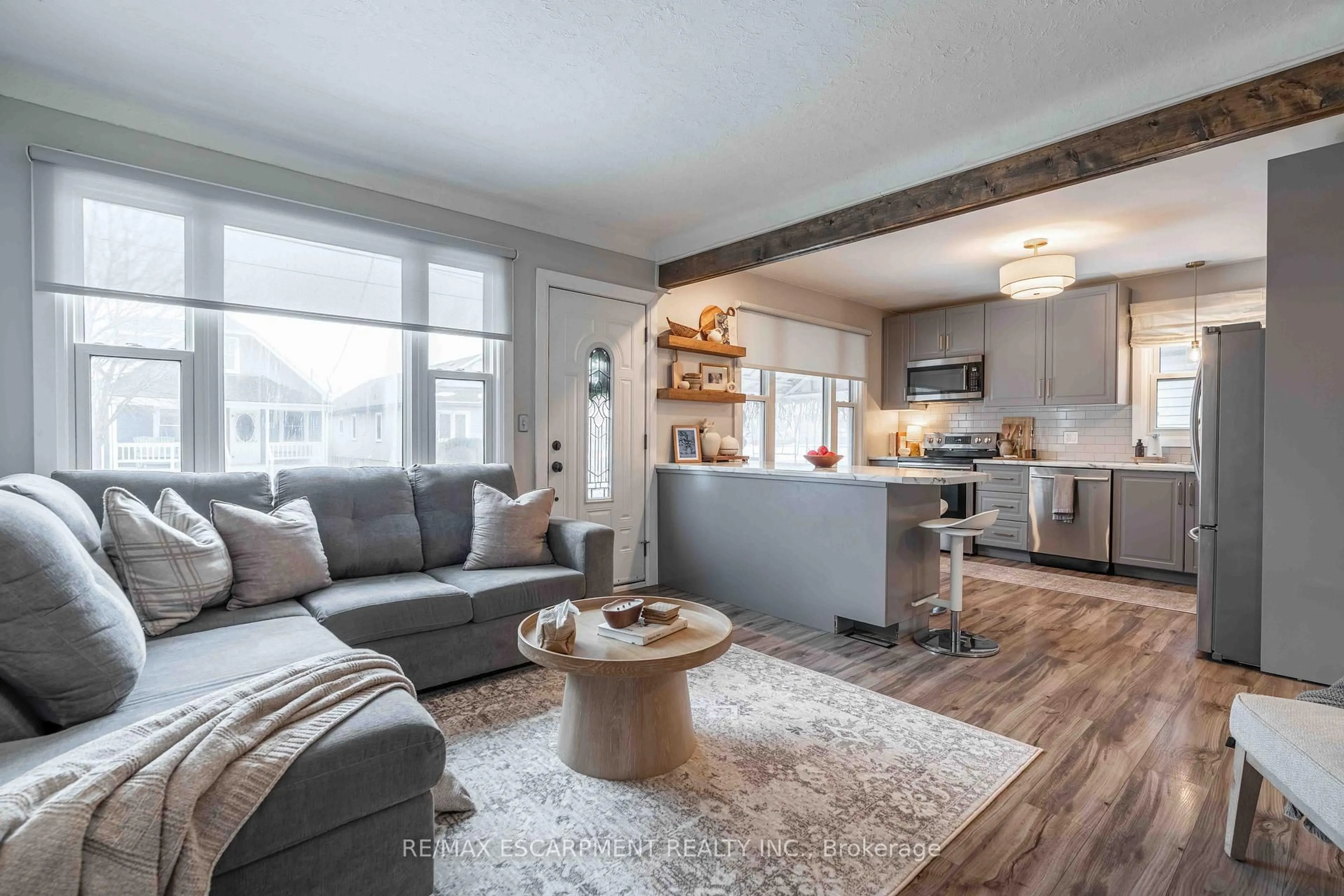 Open concept kitchen, wood/laminate floor for 35 Charles Ave, St. Catharines Ontario L2M 5S8