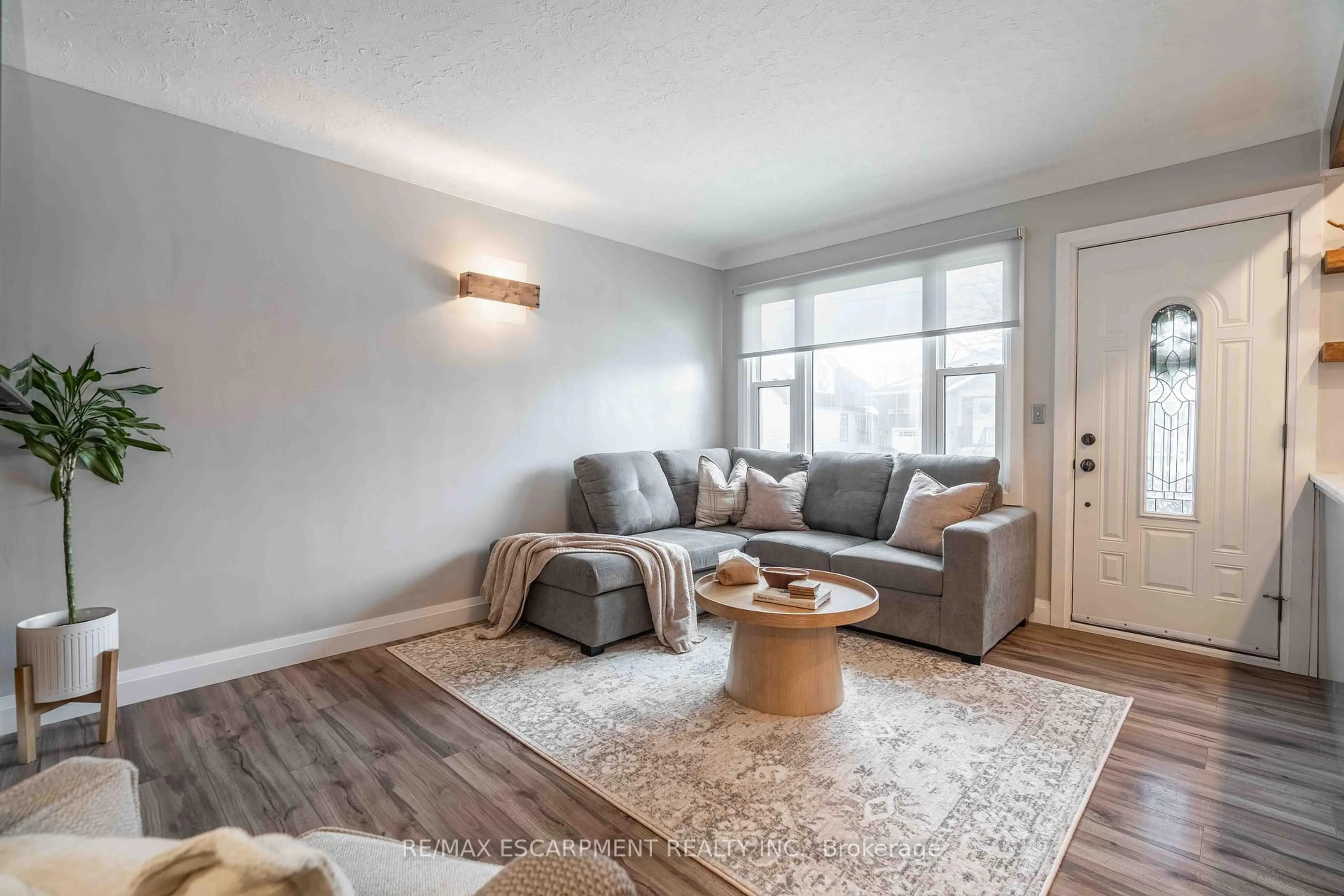 Living room with furniture, unknown for 35 Charles Ave, St. Catharines Ontario L2M 5S8