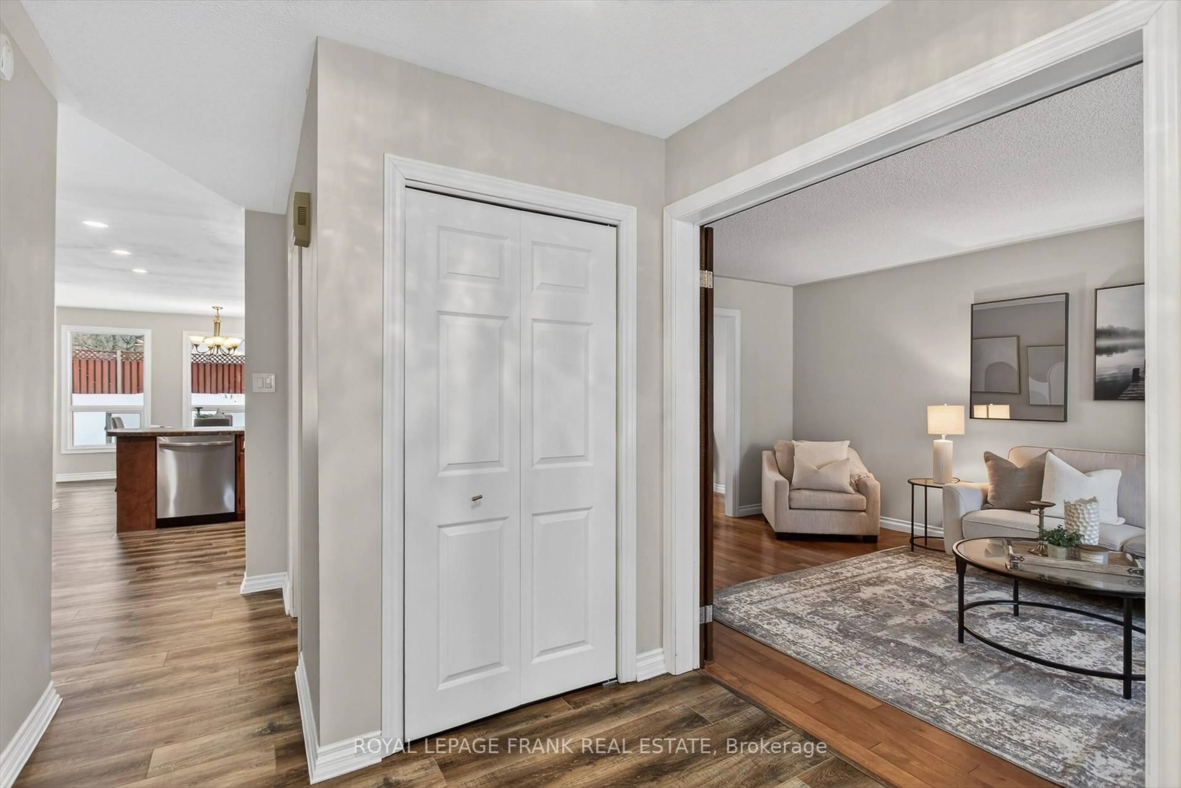 Indoor entryway for 1821 Parkwood Circ, Peterborough Ontario K9J 8C3