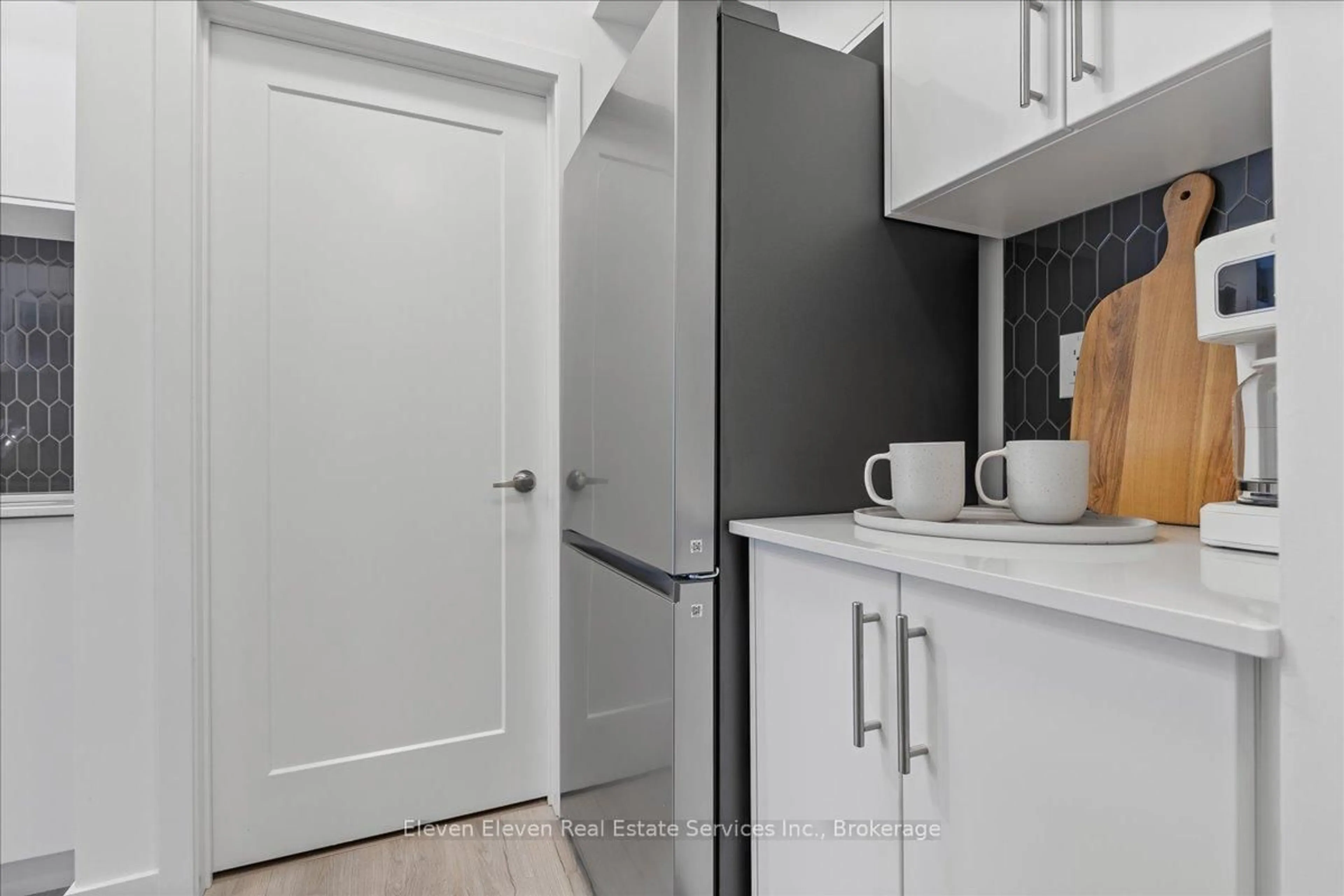 Standard kitchen, unknown for 42 Lowes Rd #37, Guelph Ontario N1G 0H2