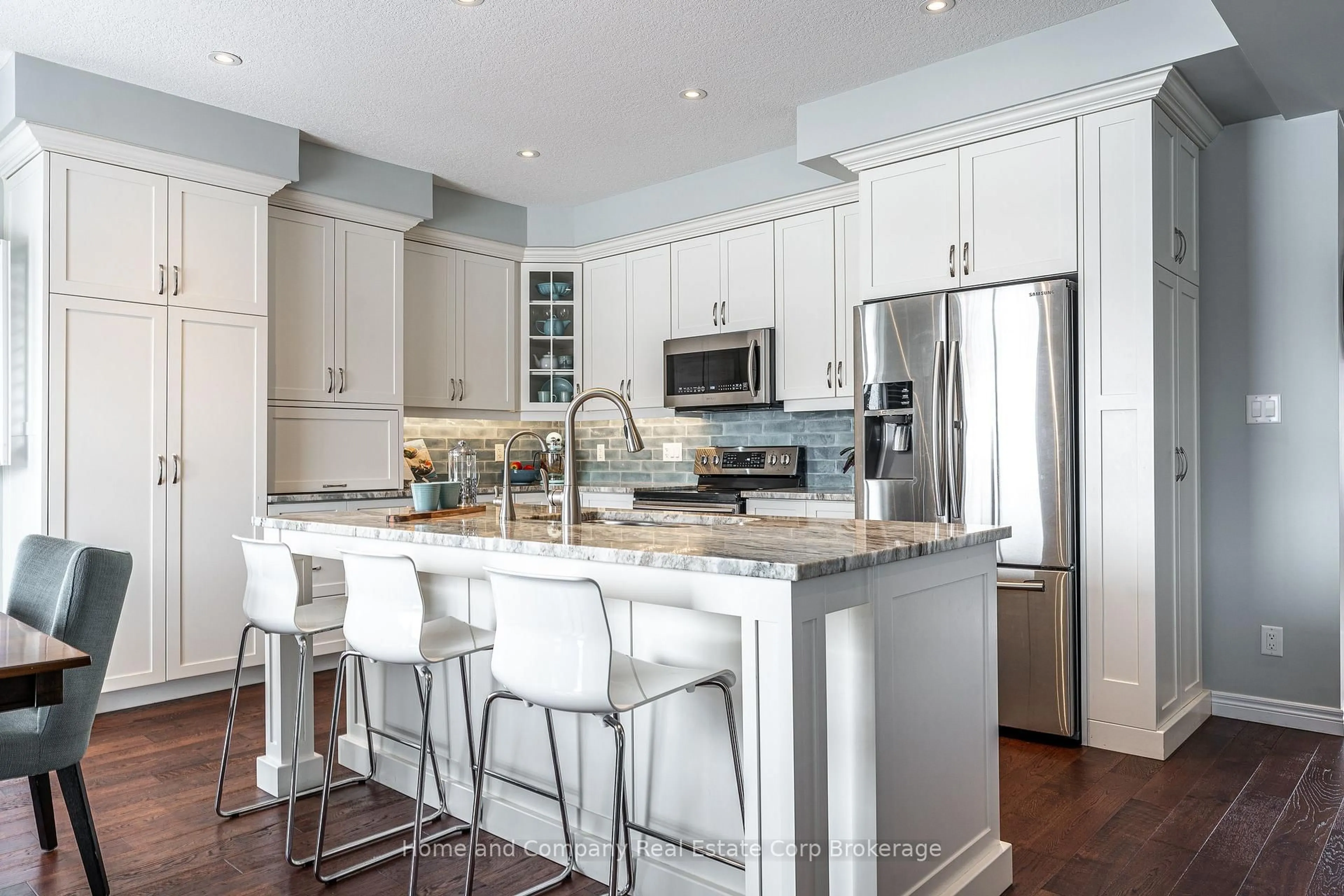 Open concept kitchen, unknown for 81 Thomas St, Stratford Ontario N5A 0B9