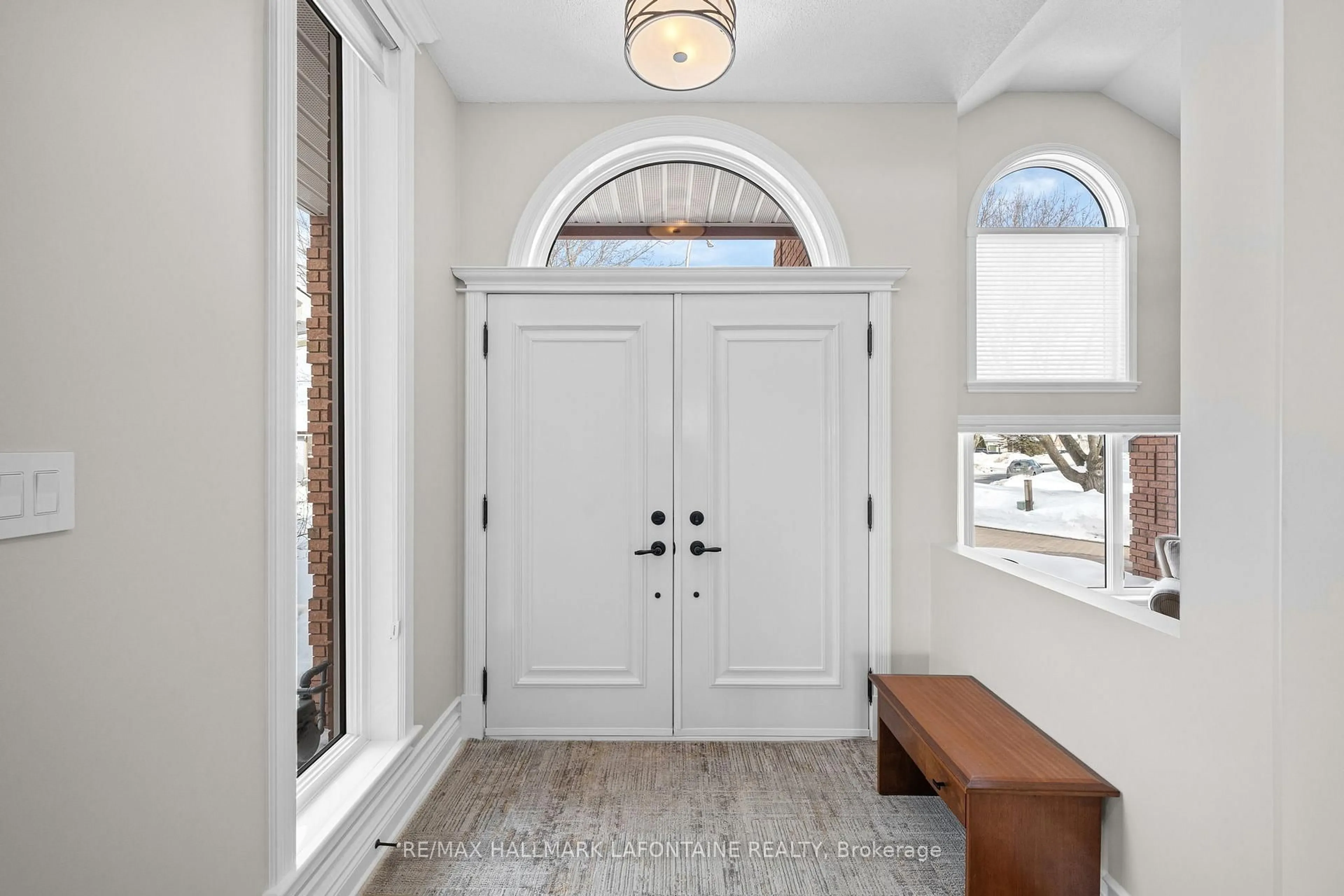 Indoor entryway for 3374 Descotes Circ, Clarence-Rockland Ontario K4K 1A8