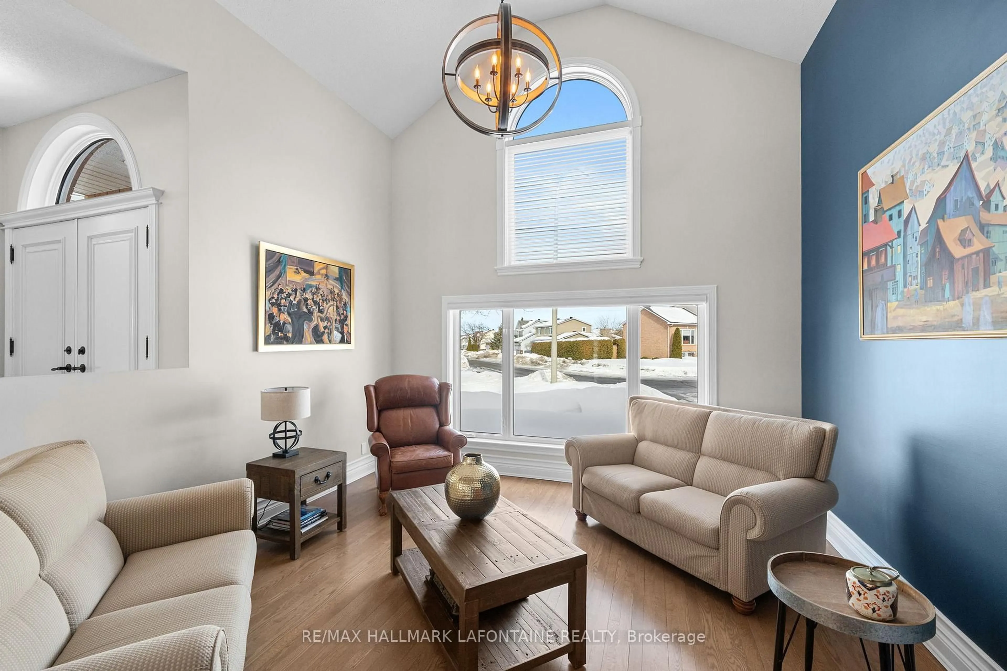 Living room with furniture, unknown for 3374 Descotes Circ, Clarence-Rockland Ontario K4K 1A8