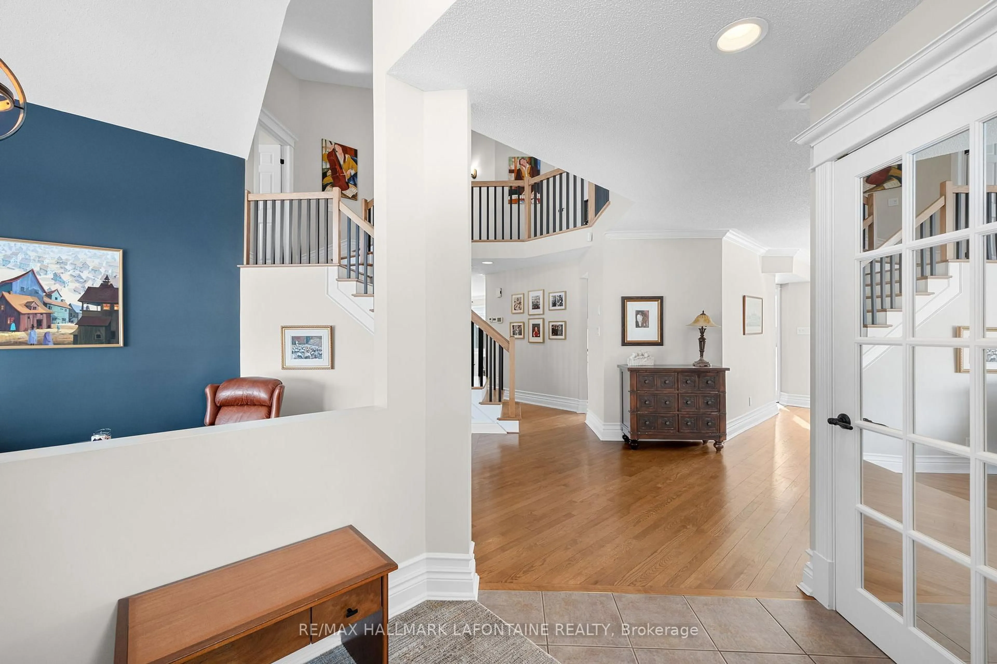 Indoor entryway for 3374 Descotes Circ, Clarence-Rockland Ontario K4K 1A8