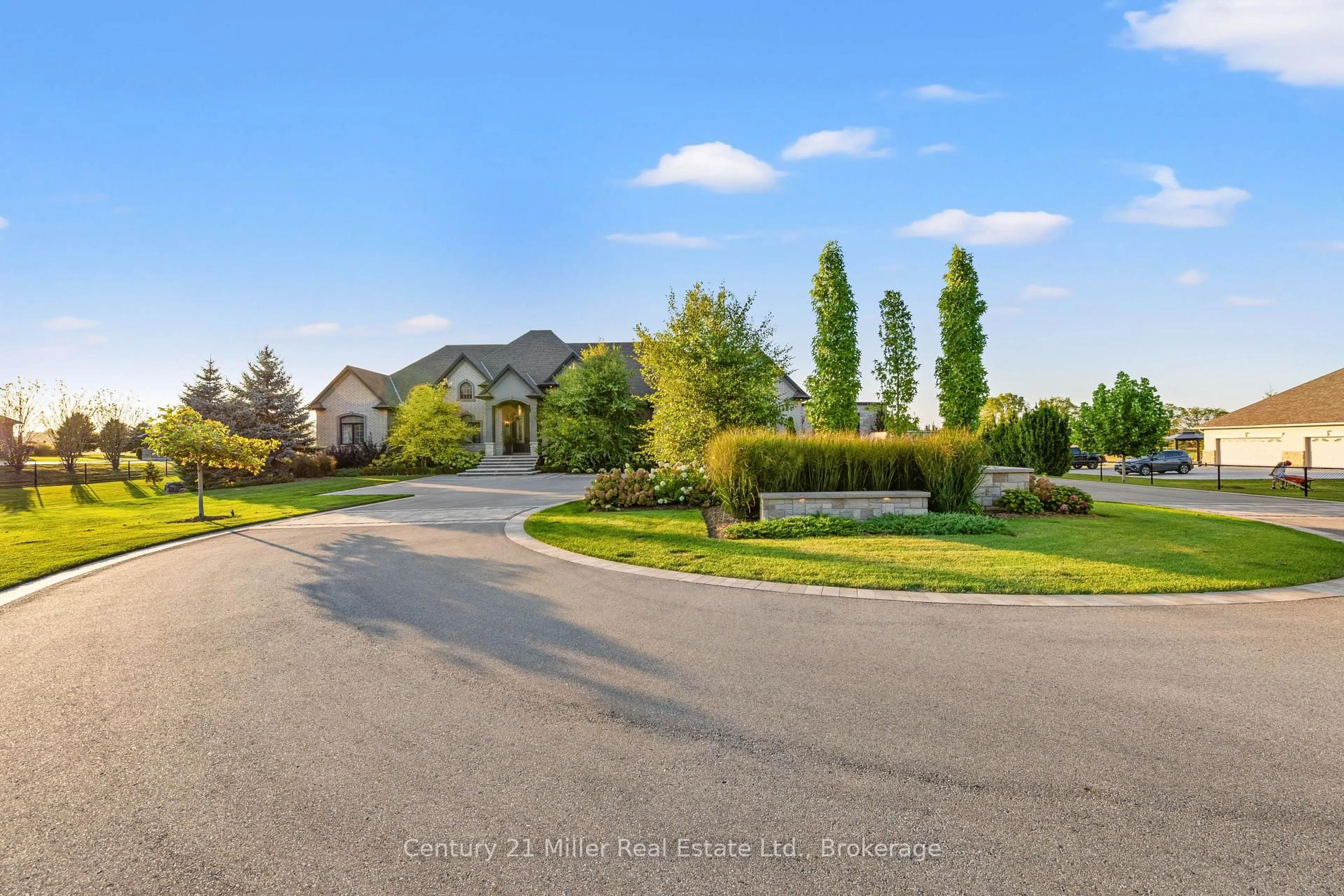 A pic from outside/outdoor area/front of a property/back of a property/a pic from drone, street for 214 Jerseyville Rd, Brantford Ontario N3T 5M1