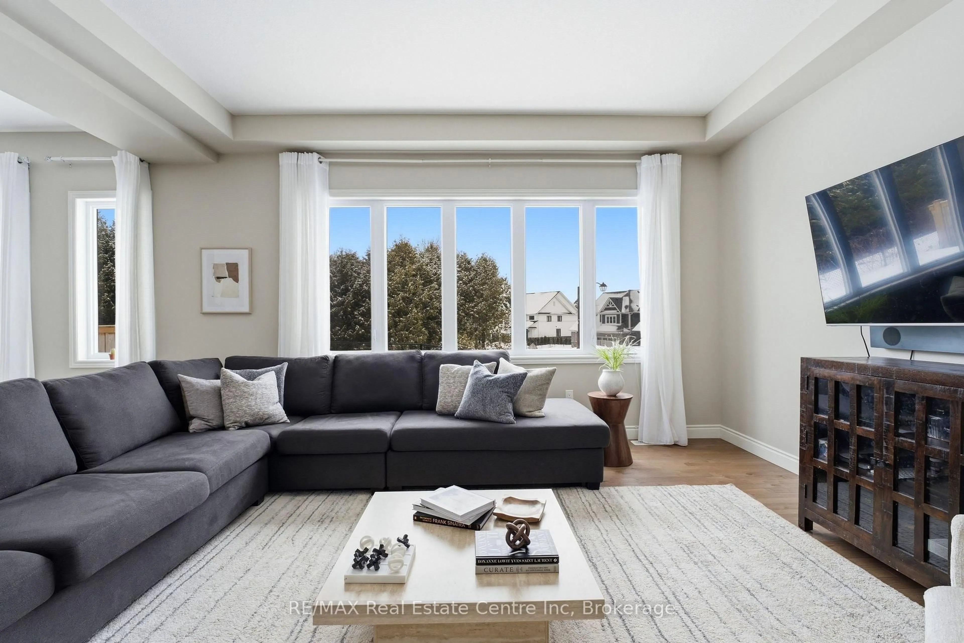 Living room with furniture, unknown for 162 HARRISON St, Centre Wellington Ontario N0B 1S0