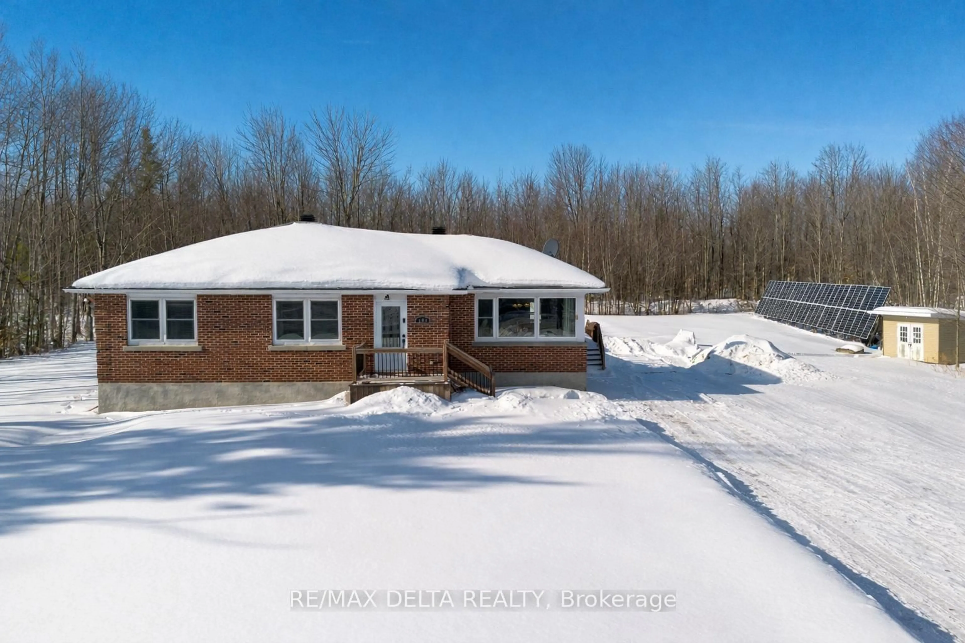 A pic from outside/outdoor area/front of a property/back of a property/a pic from drone, unknown for 289 County Rd. 19 Rd, Alfred and Plantagenet Ontario K0A 3K0