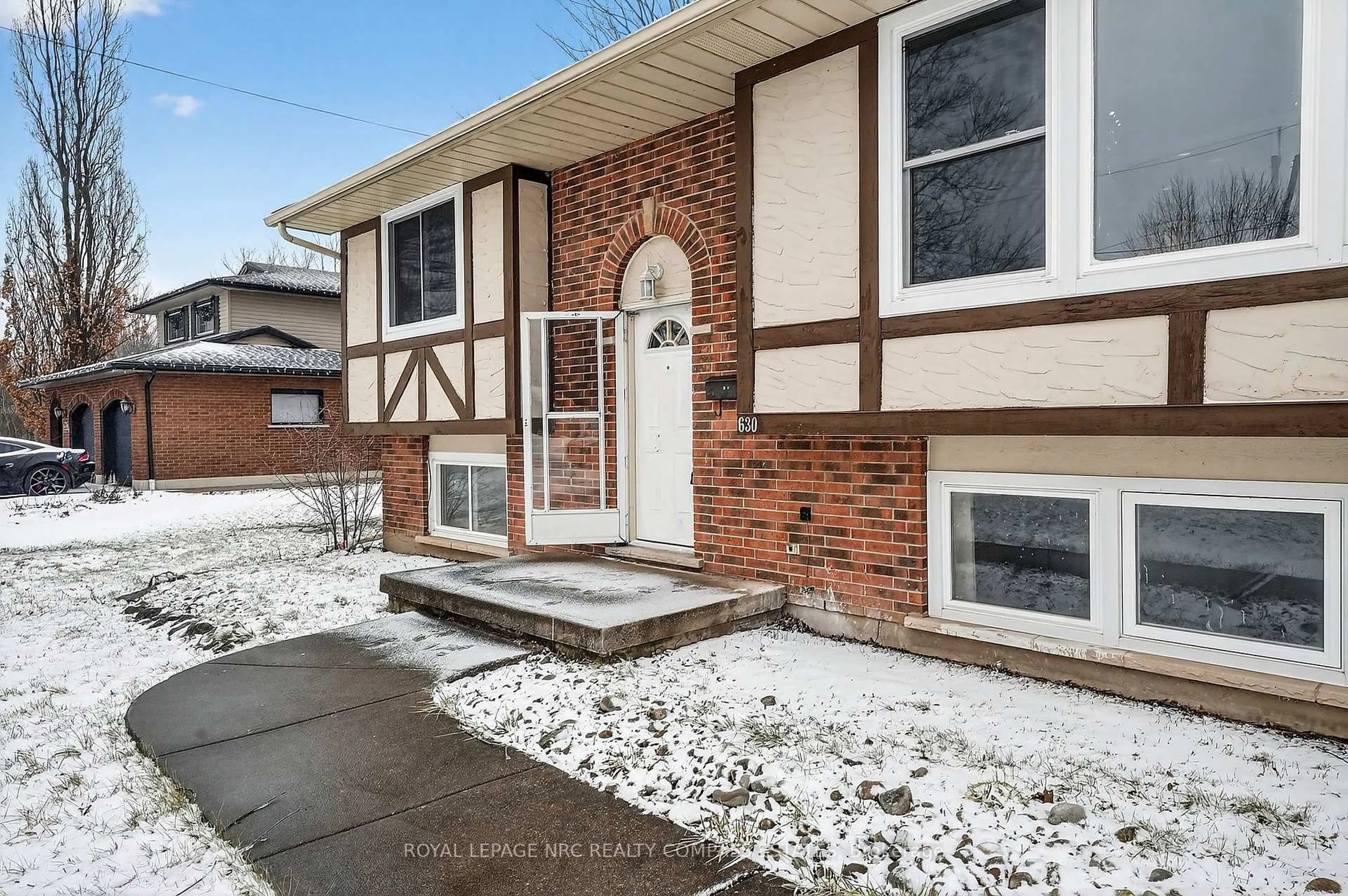 Home with vinyl exterior material, street for 630 Buffalo Rd, Fort Erie Ontario L2A 5G9