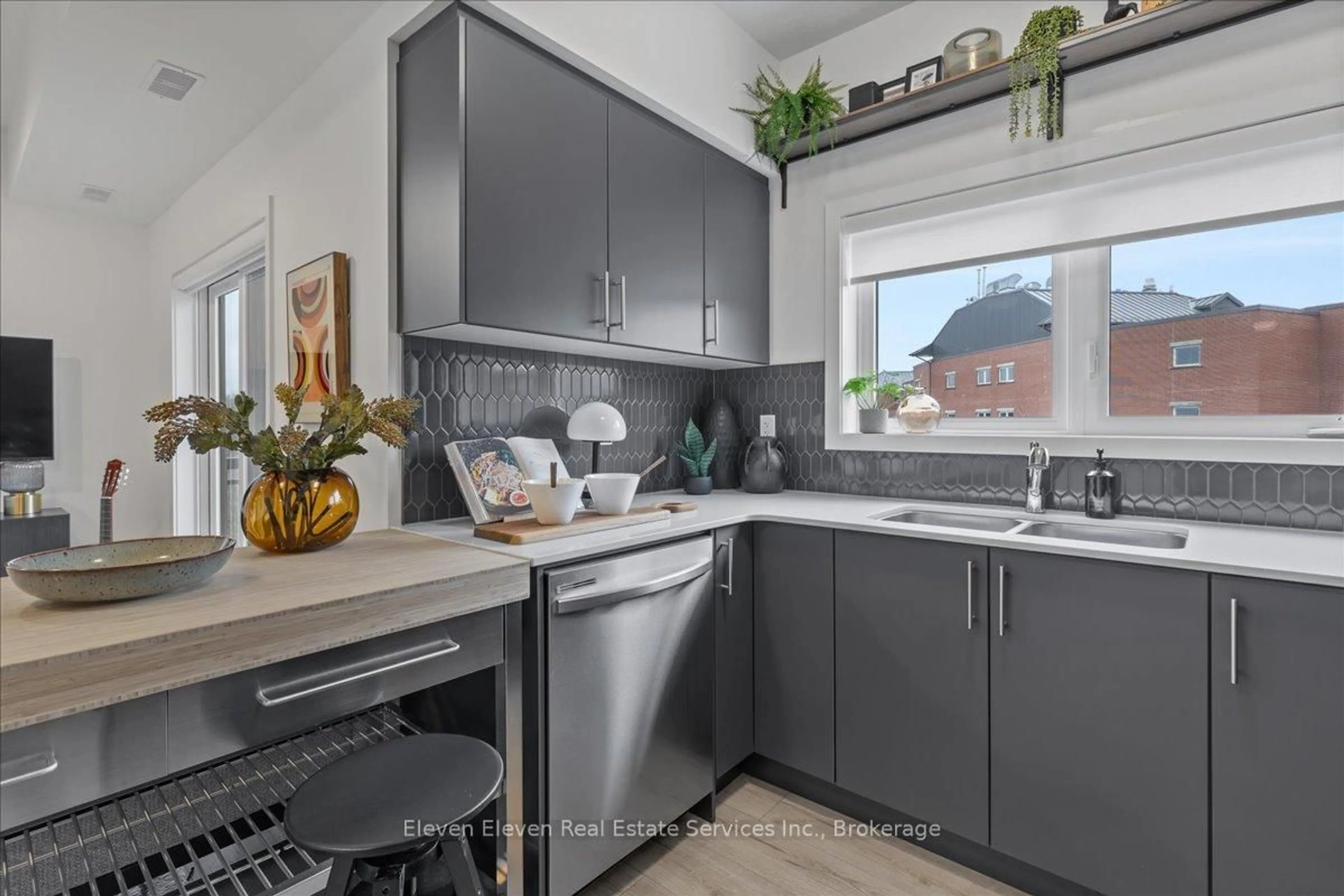 Unknown for 42 Lowes Rd #18, Guelph Ontario N1G 0H2