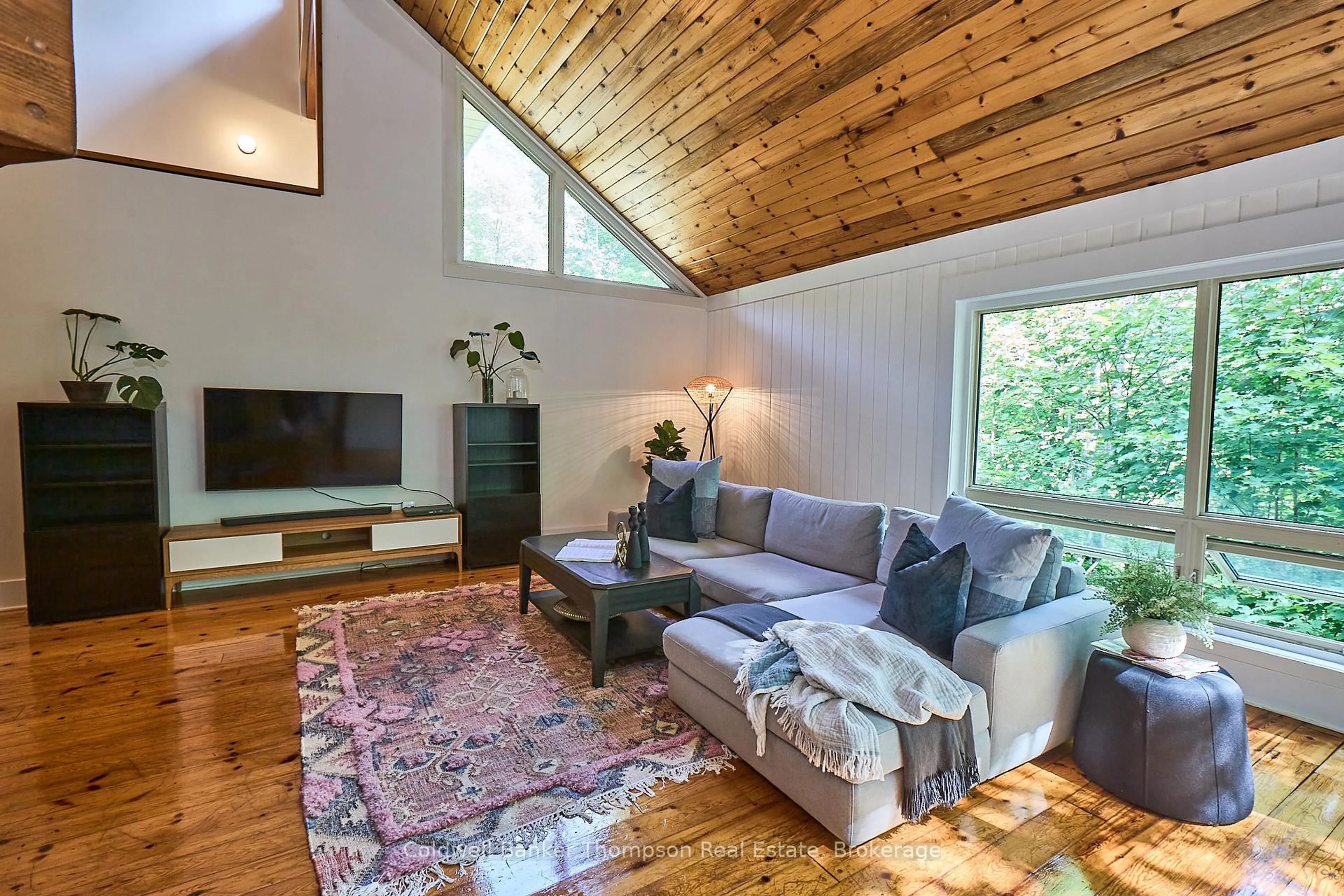 Living room with furniture, wood/laminate floor for 869 North Mary Lake Rd, Huntsville Ontario P1H 1S4