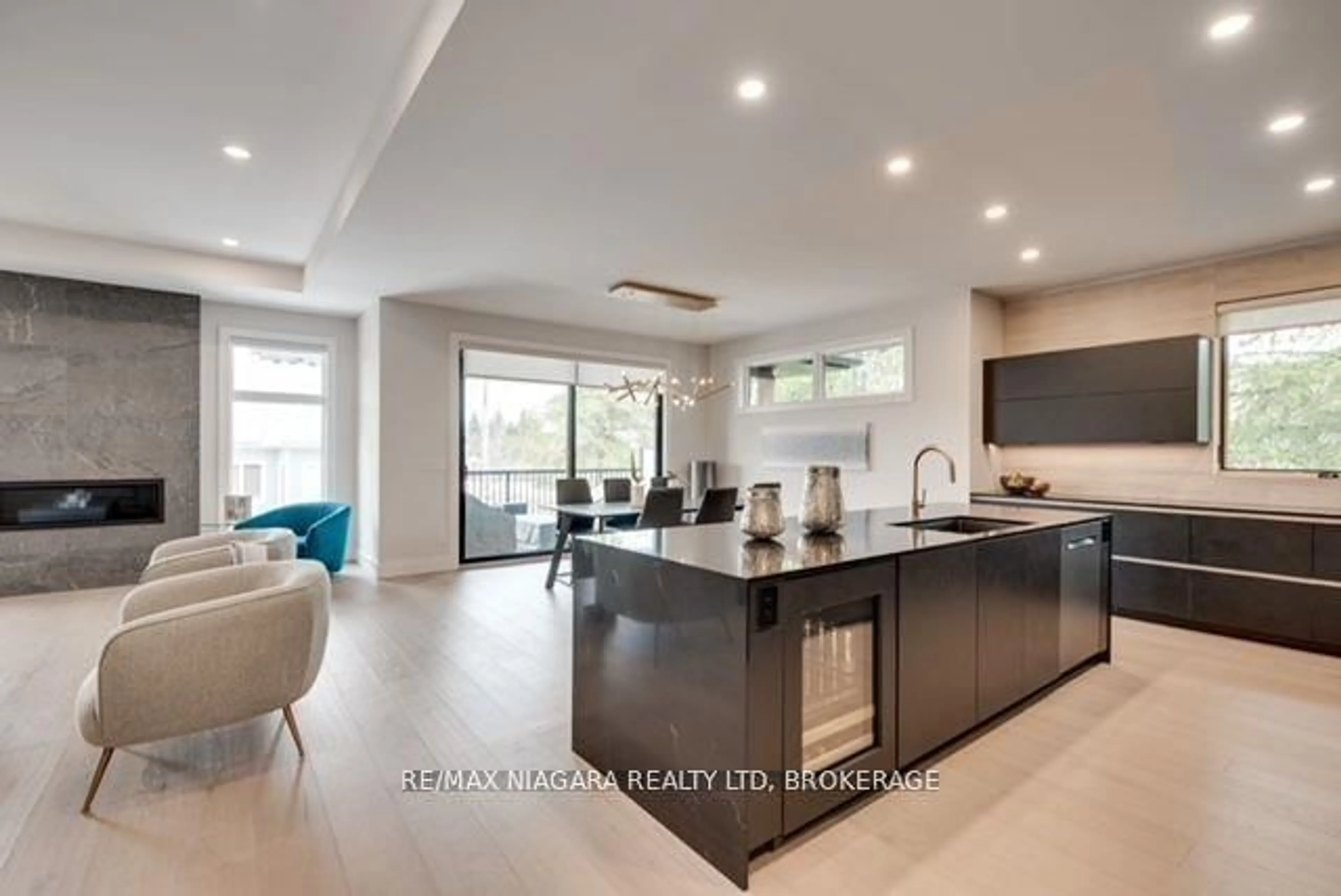 Open concept kitchen, unknown for 2795 Canadiana Crt, Fort Erie Ontario L0S 1S0