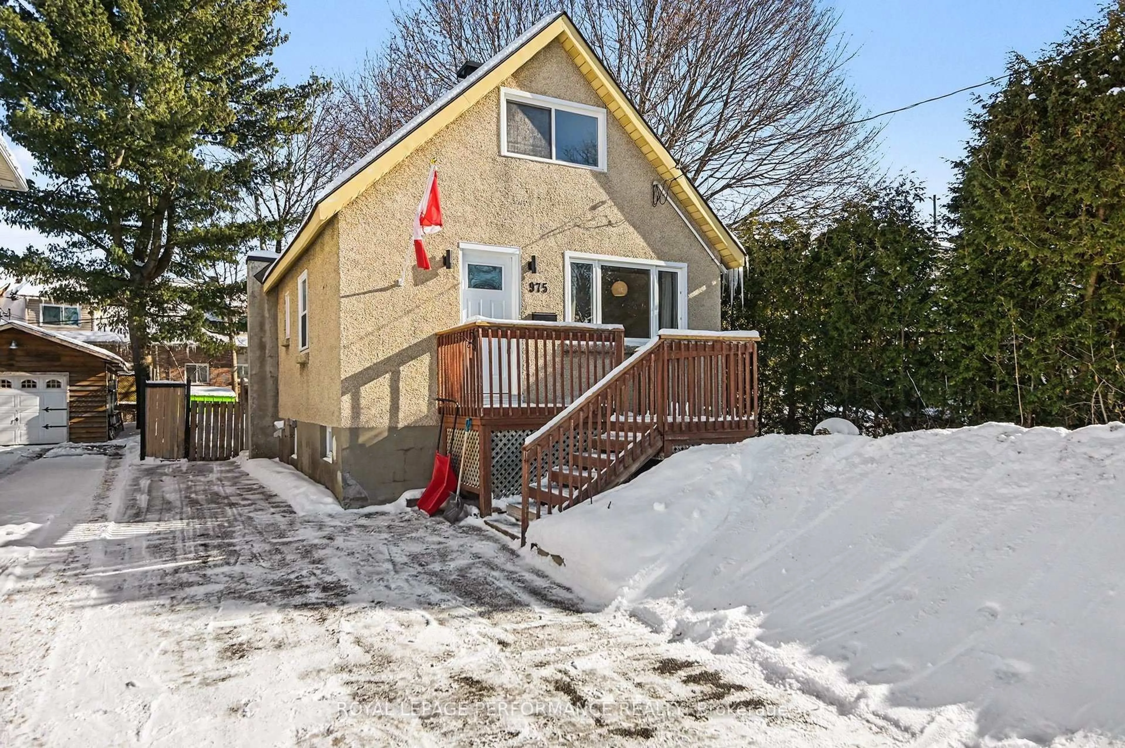 Unknown for 975 Sheridan Ave, Ottawa Ontario K1Z 6M4