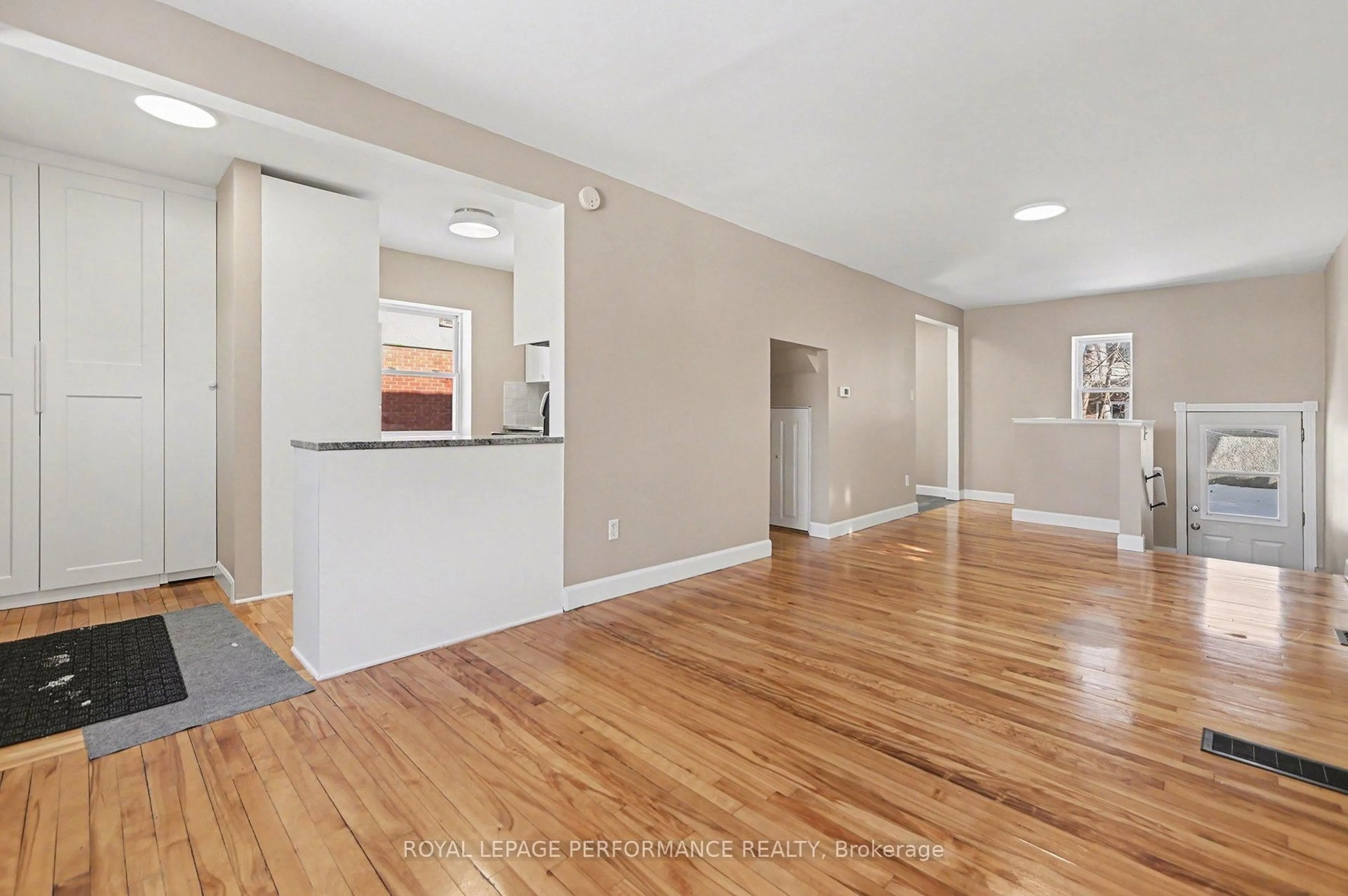 Unknown for 975 Sheridan Ave, Ottawa Ontario K1Z 6M4