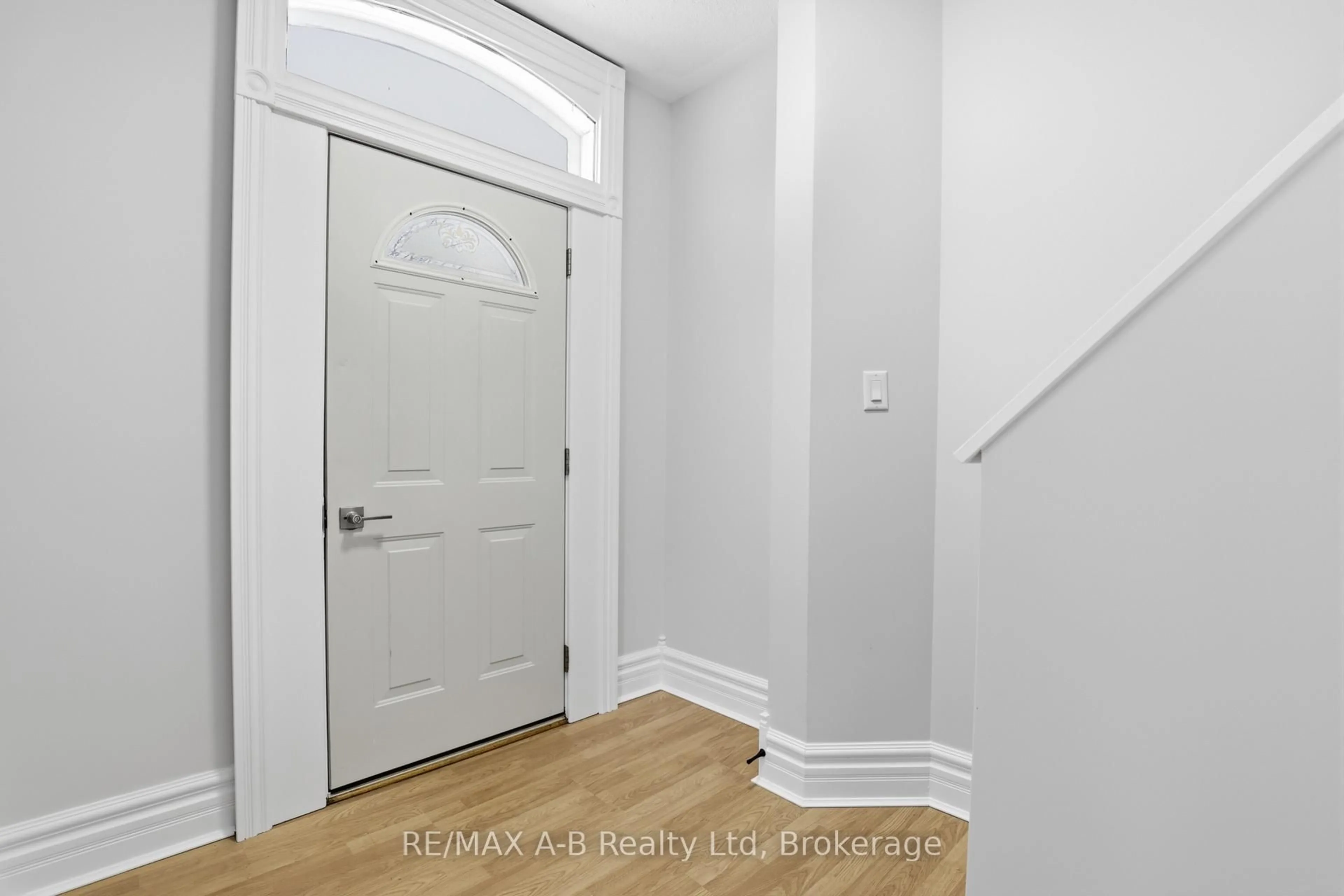 Indoor entryway for 307 Nelson St, Stratford Ontario N5A 2K5