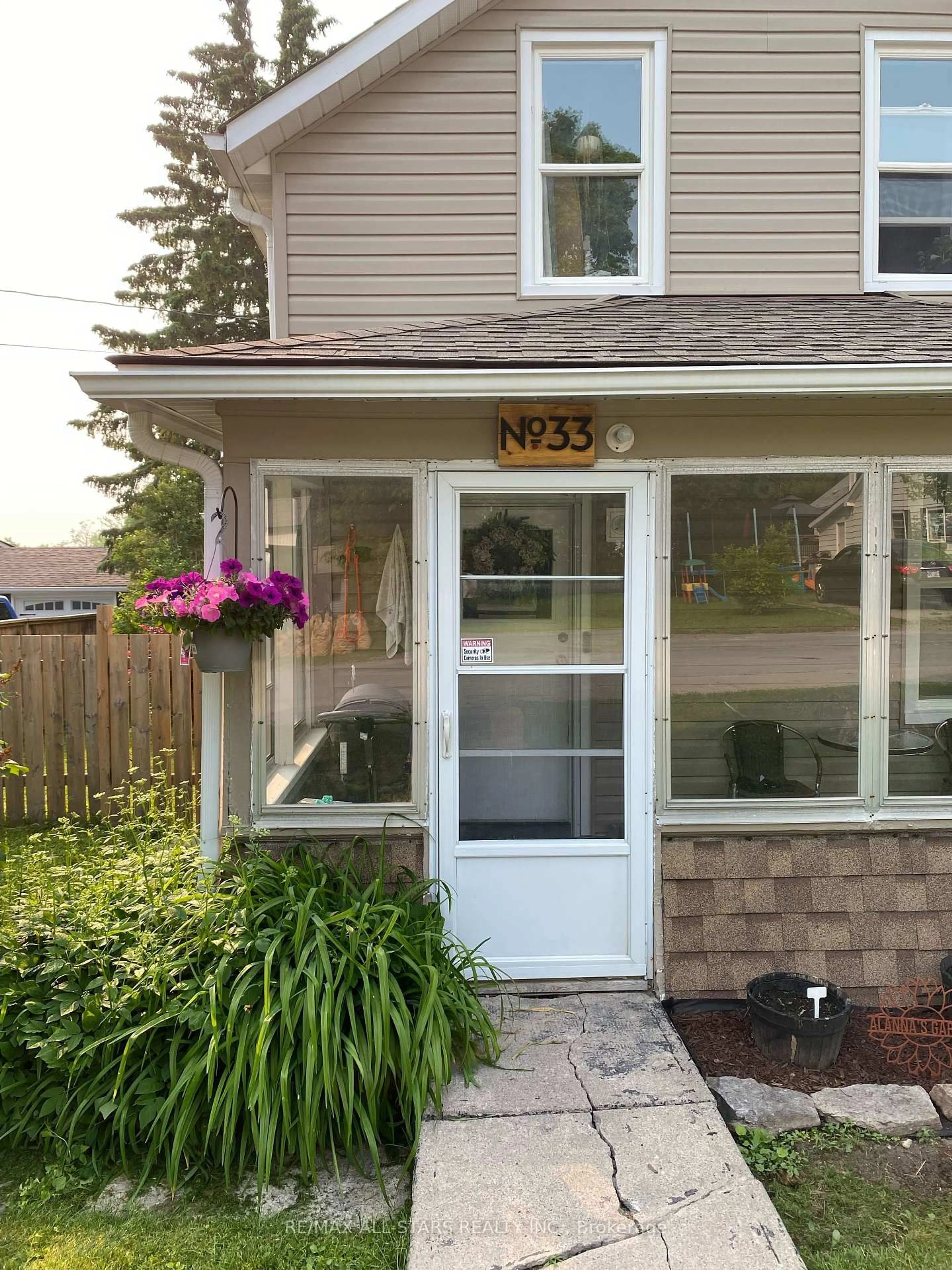 Unknown for 33 John St, Kawartha Lakes Ontario K0M 1N0