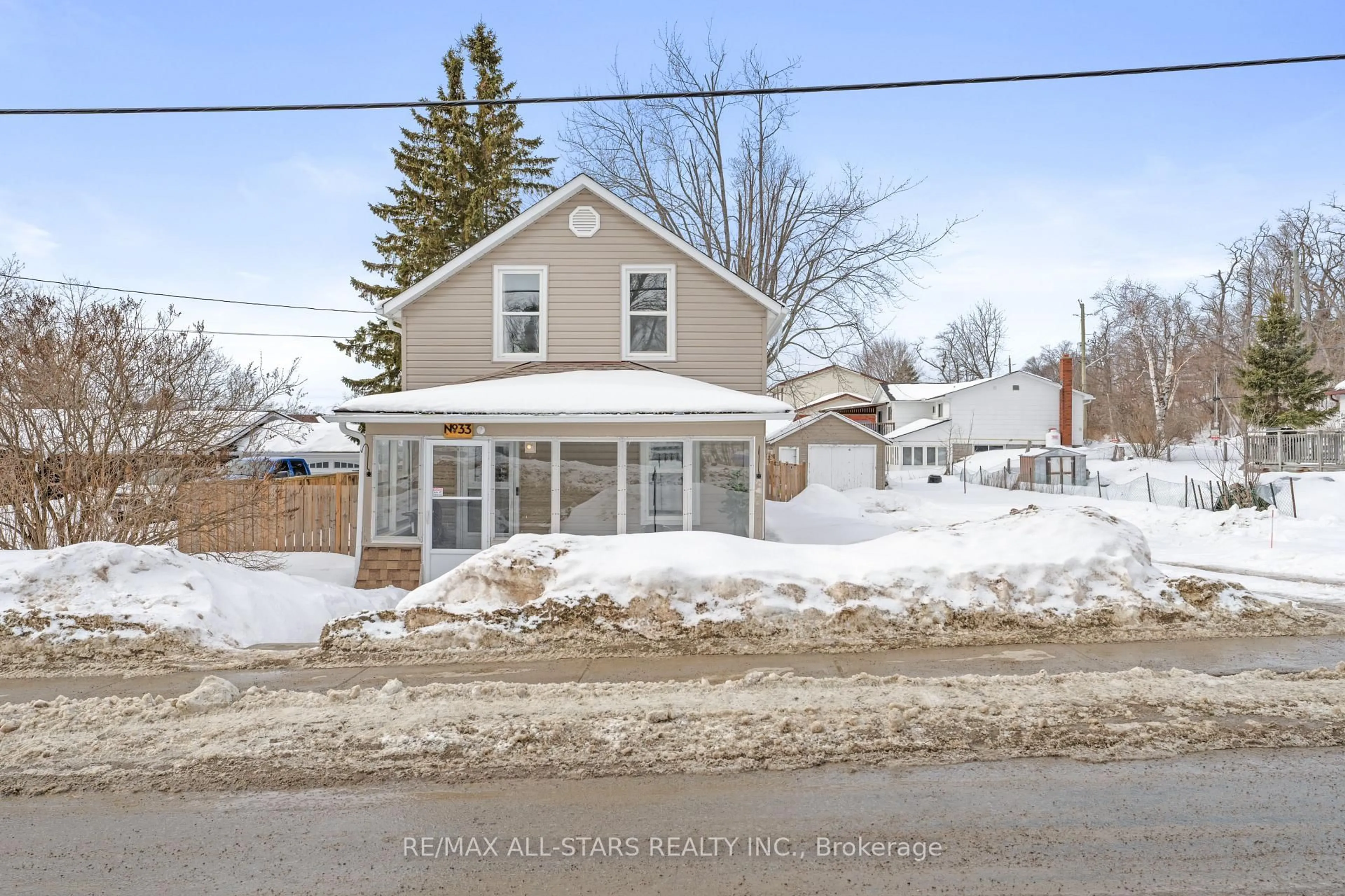 A pic from outside/outdoor area/front of a property/back of a property/a pic from drone, street for 33 John St, Kawartha Lakes Ontario K0M 1N0