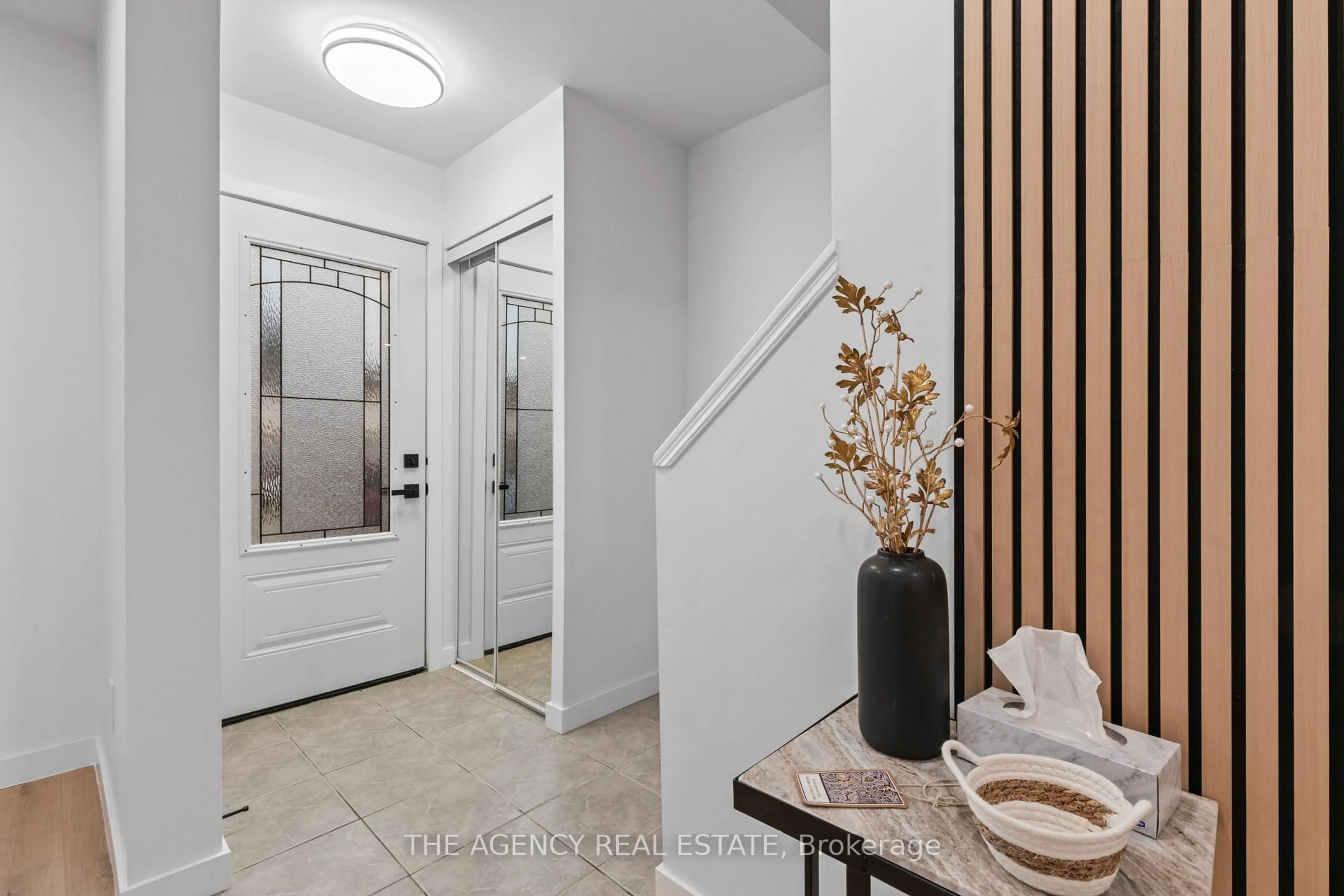 Indoor entryway for 700 Exeter Rd #22, London South Ontario N6E 1L2