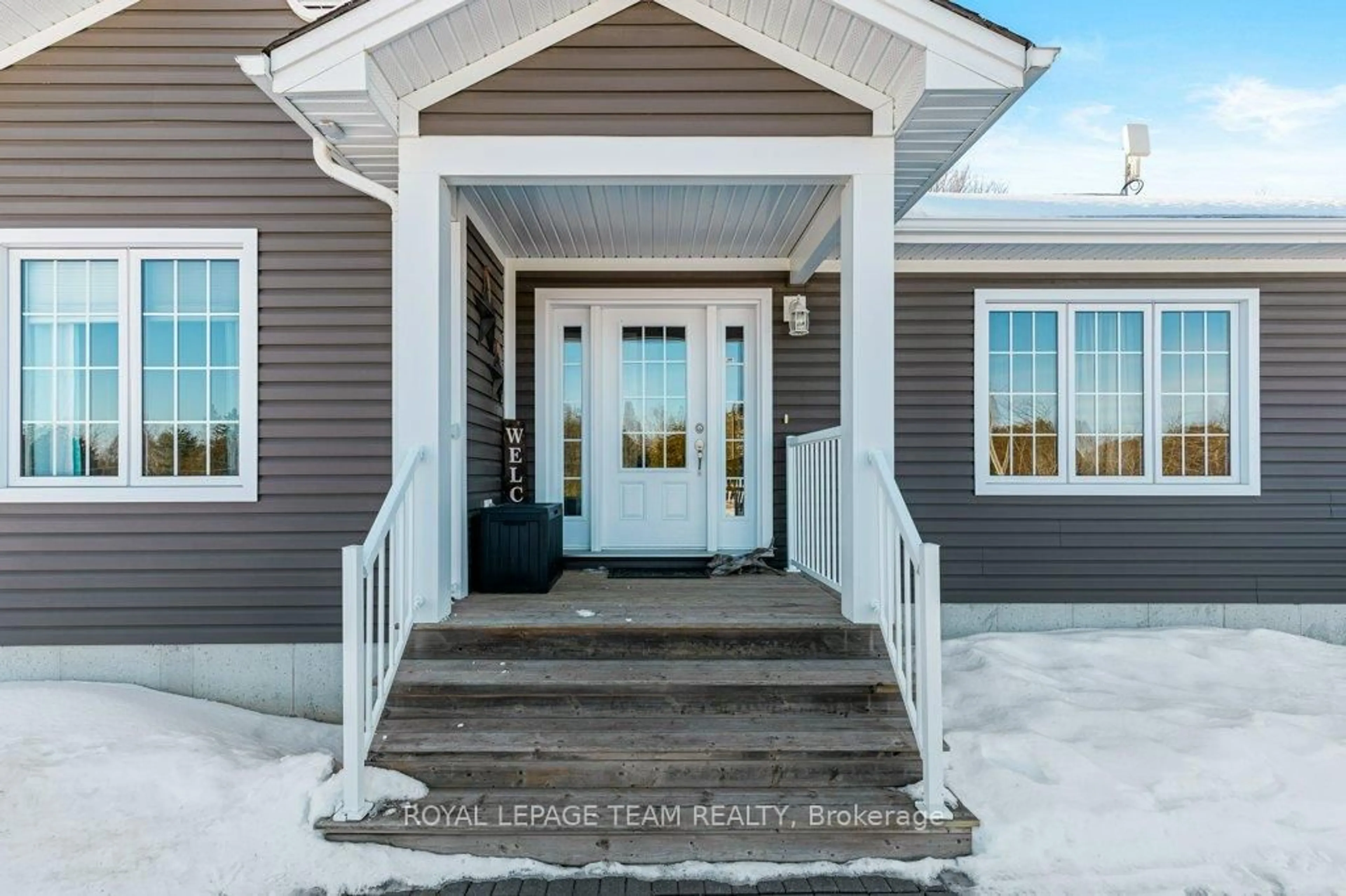 Indoor entryway for 8094 County Road 44 Rd, Edwardsburgh/Cardinal Ontario K0E 1X0