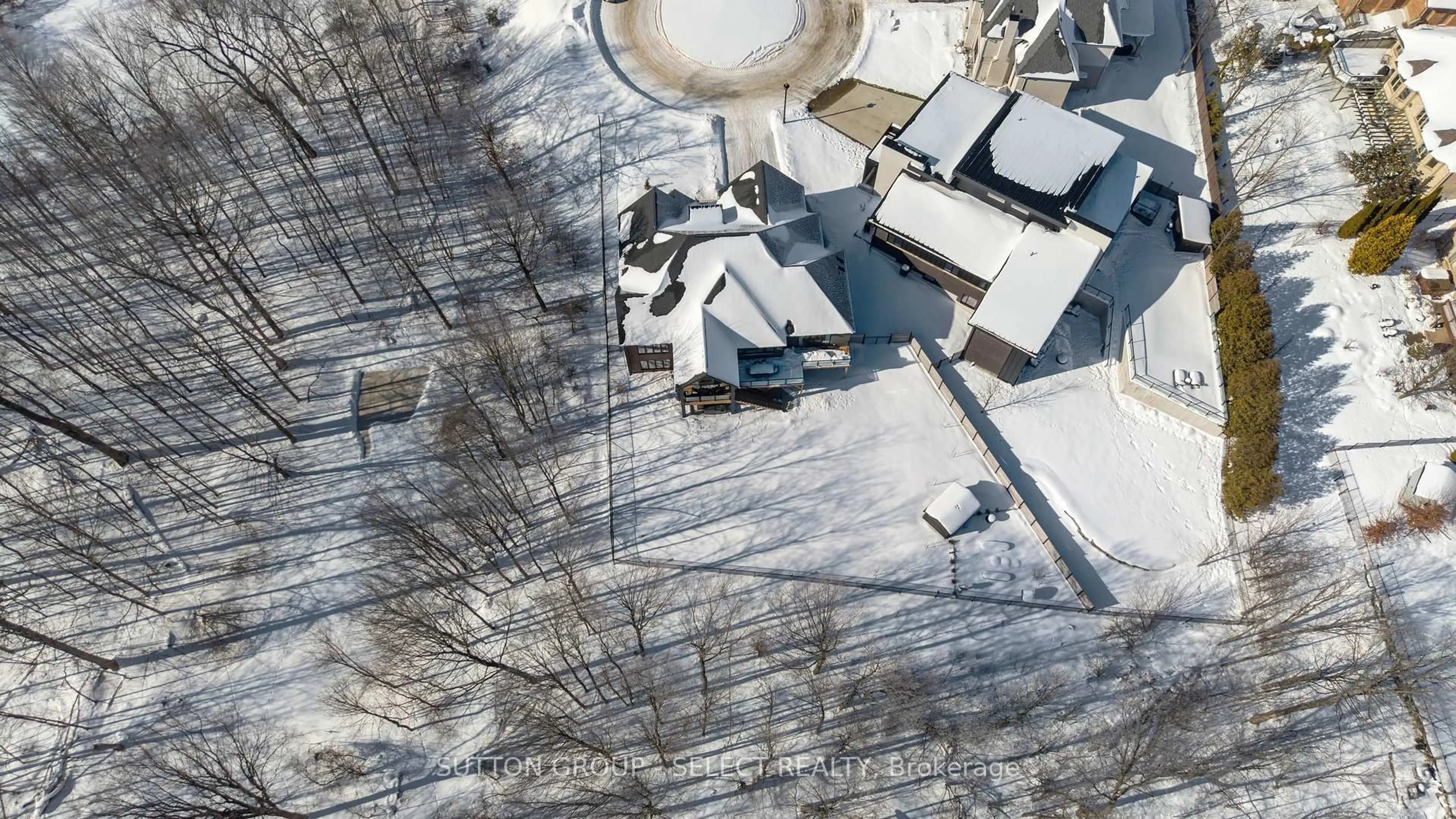 A pic from outside/outdoor area/front of a property/back of a property/a pic from drone, street for 34 Princeton Terr, London South Ontario N6K 0L5
