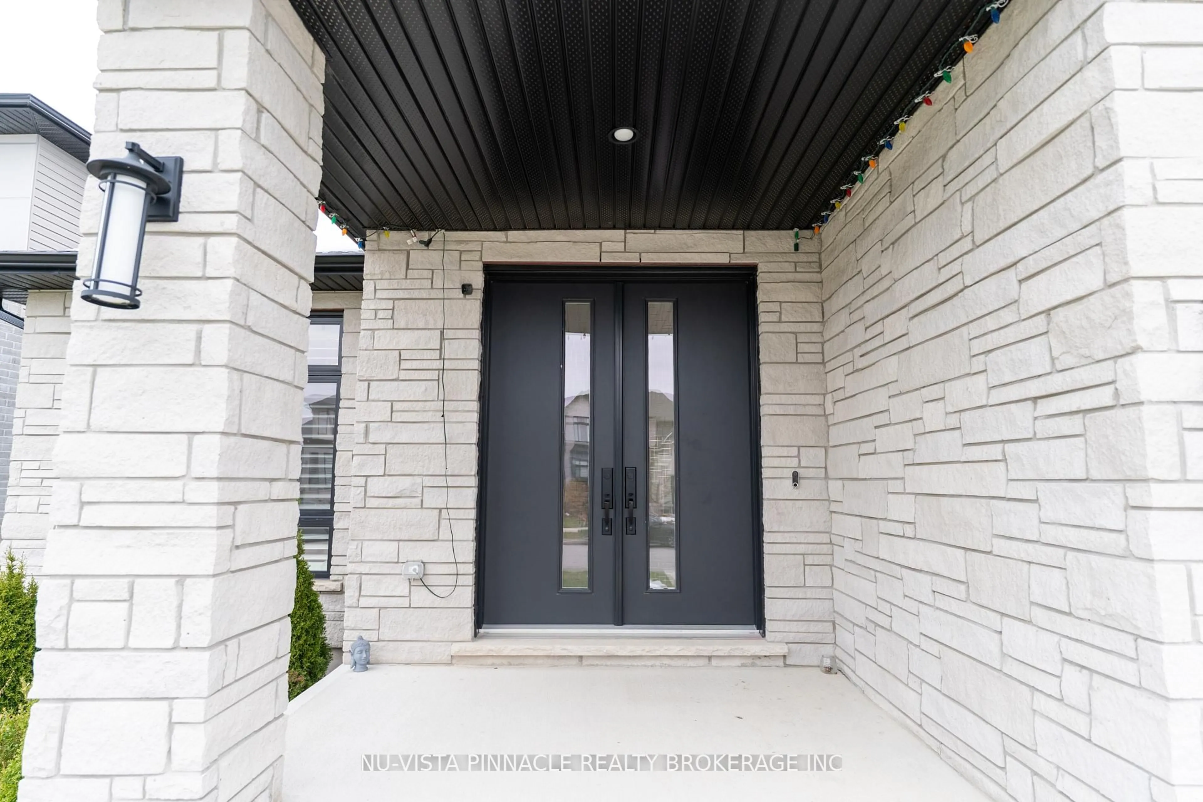 Indoor entryway for 3354 Mersea St, London South Ontario N6P 0G3