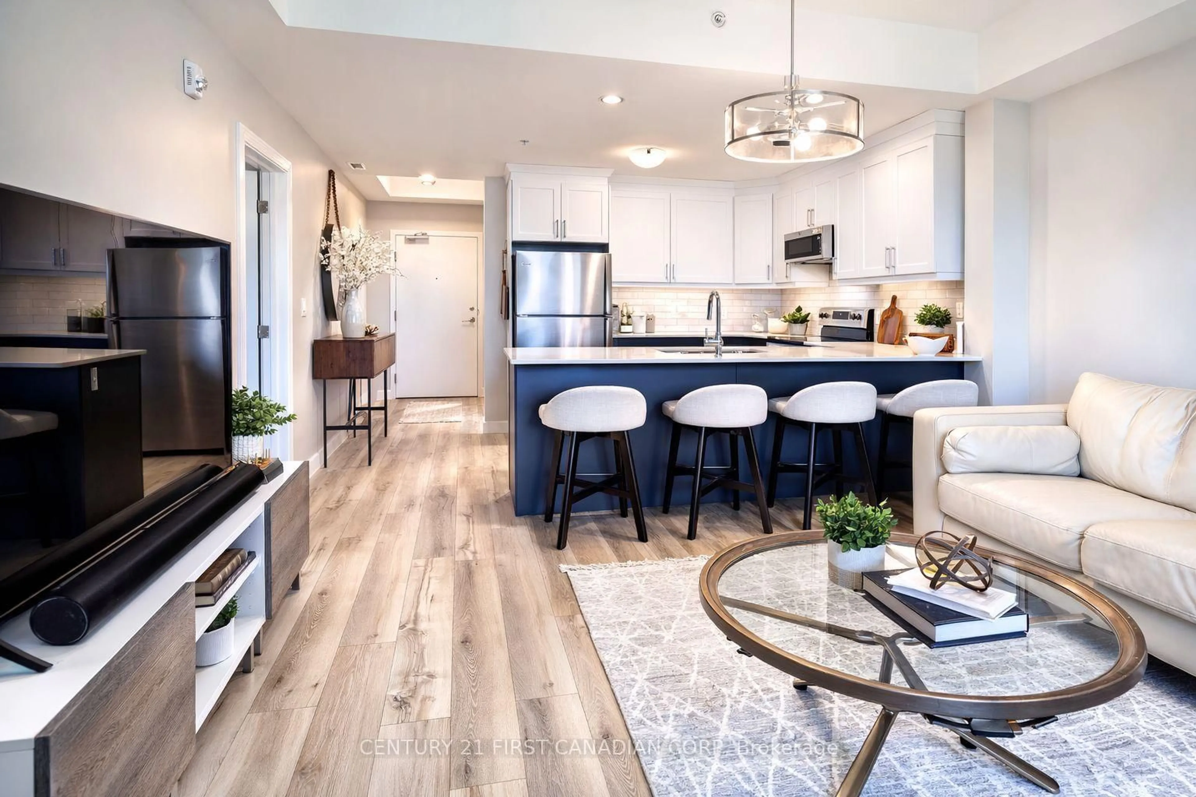 Open concept kitchen, wood/laminate floor for 100 The Promenade #403, Central Elgin Ontario N5L 0B7