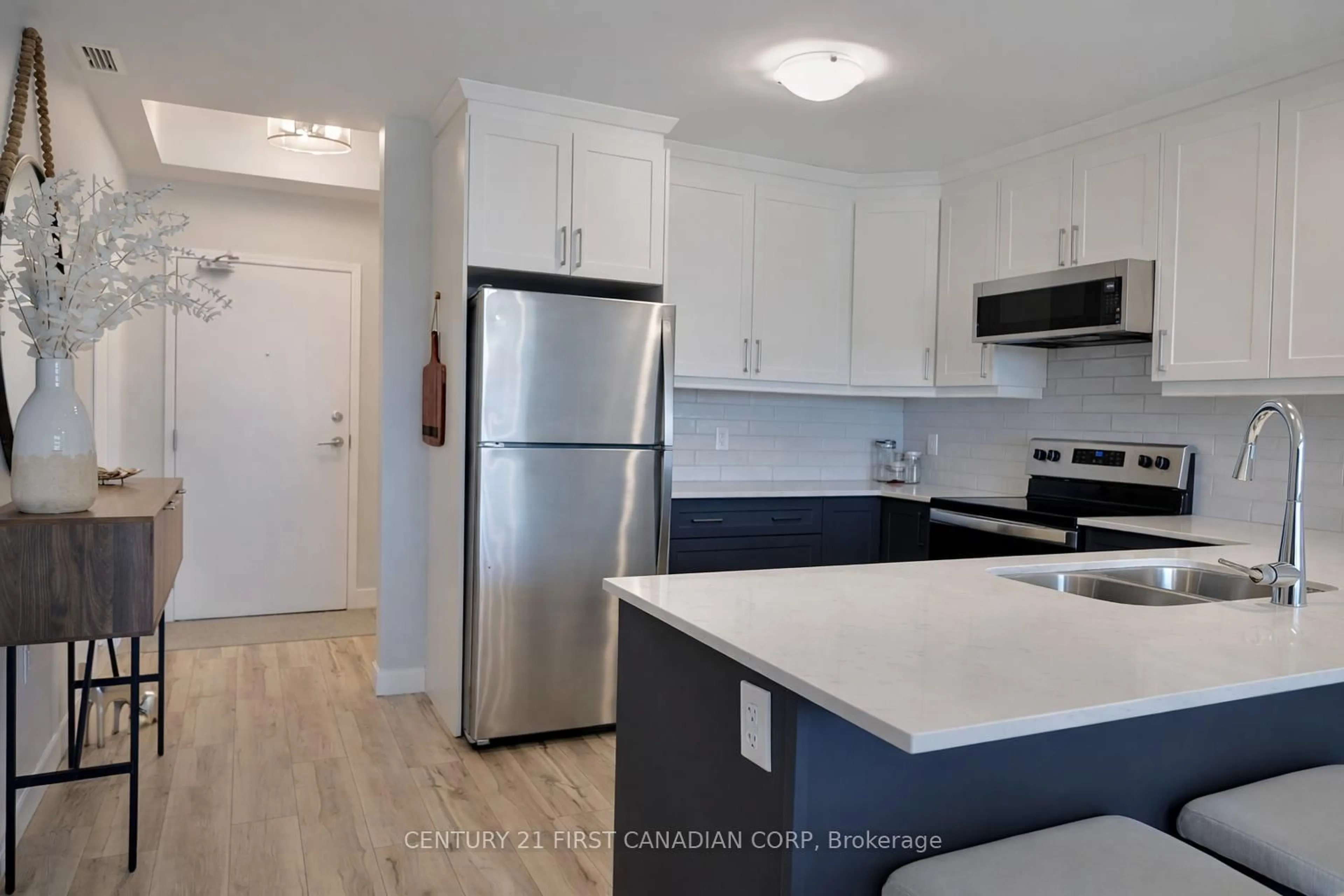 Standard kitchen, unknown for 100 The Promenade #403, Central Elgin Ontario N5L 0B7
