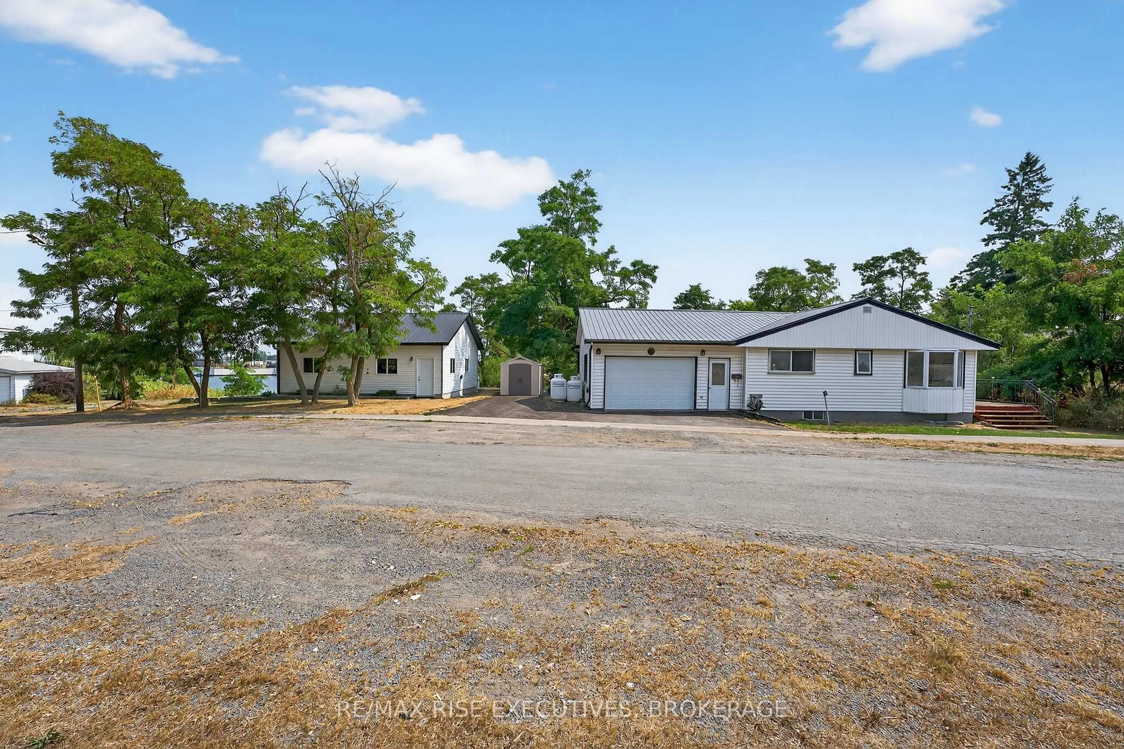 A pic from outside/outdoor area/front of a property/back of a property/a pic from drone, building for 14 Highway 95, Wolfe Island Ontario K0H 2Y0