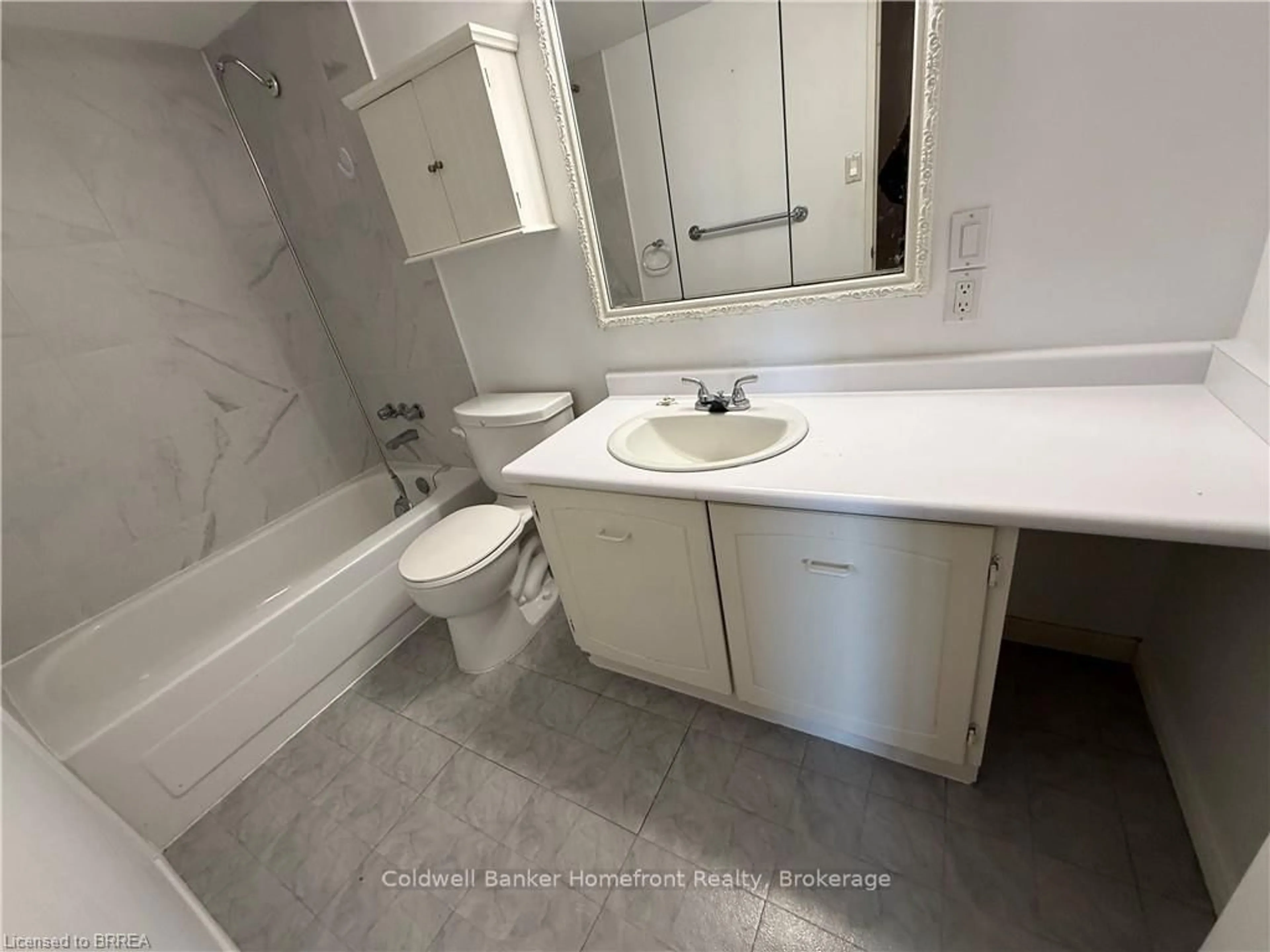 Standard bathroom, ceramic/tile floor for 640 West St #1009, Brantford Ontario N3R 6M3