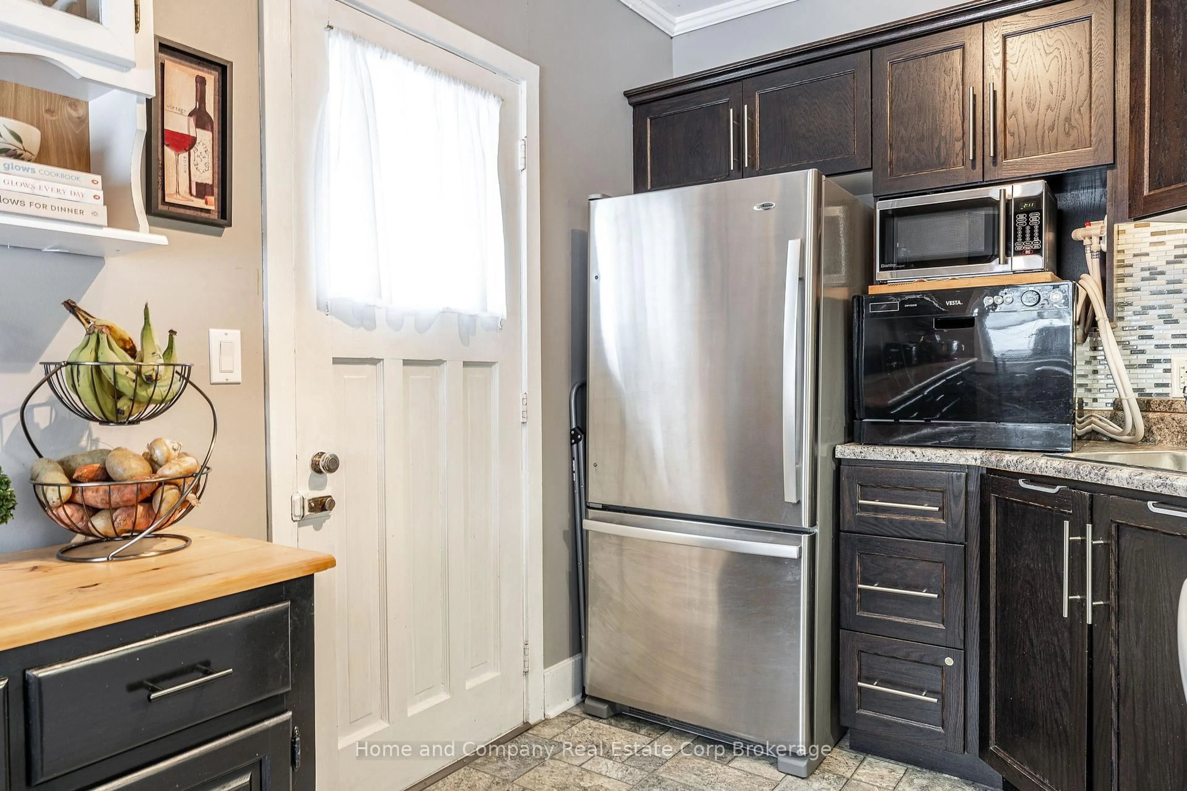 Standard kitchen, unknown for 12 Somerset St, Stratford Ontario N5A 6K1