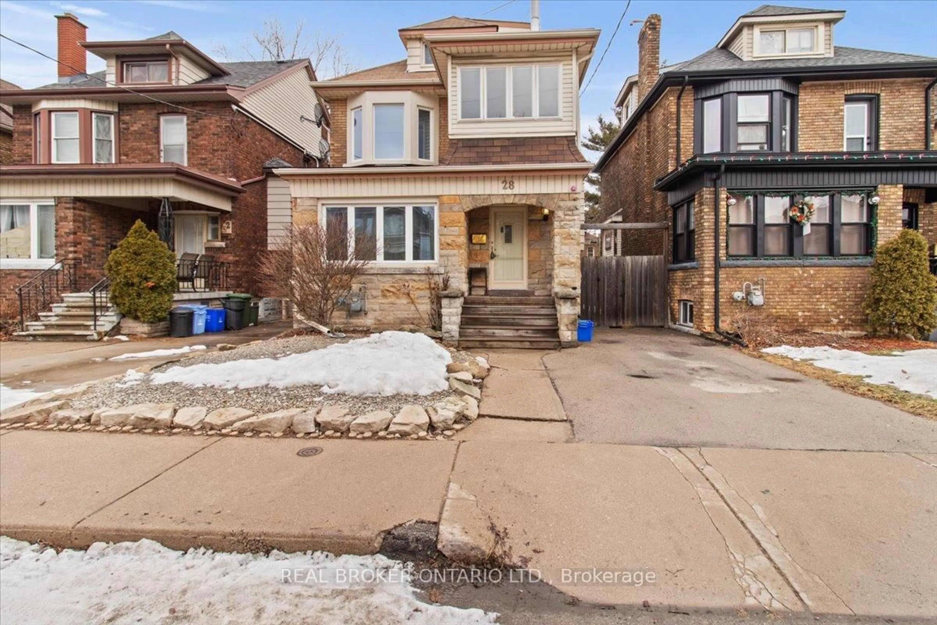 Home with brick exterior material, street for 28 Glendale Ave, Hamilton Ontario L8M 3E8