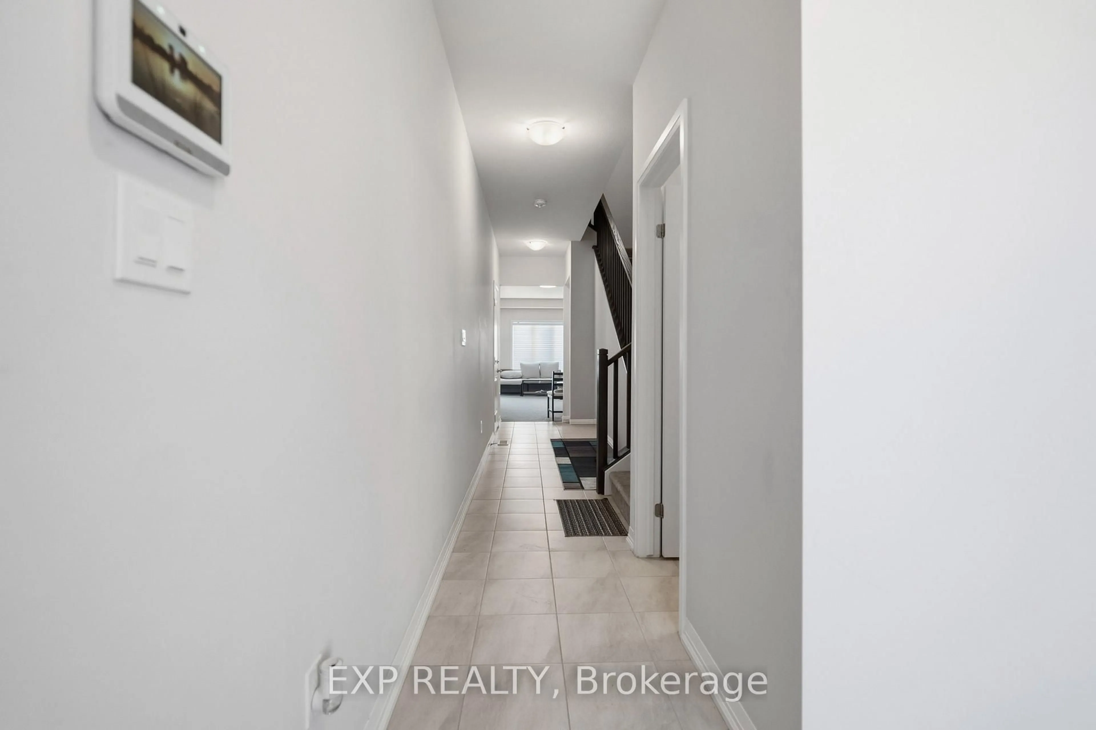 Indoor entryway for 7372 MARVEL Dr, Niagara Falls Ontario L2H 3V5