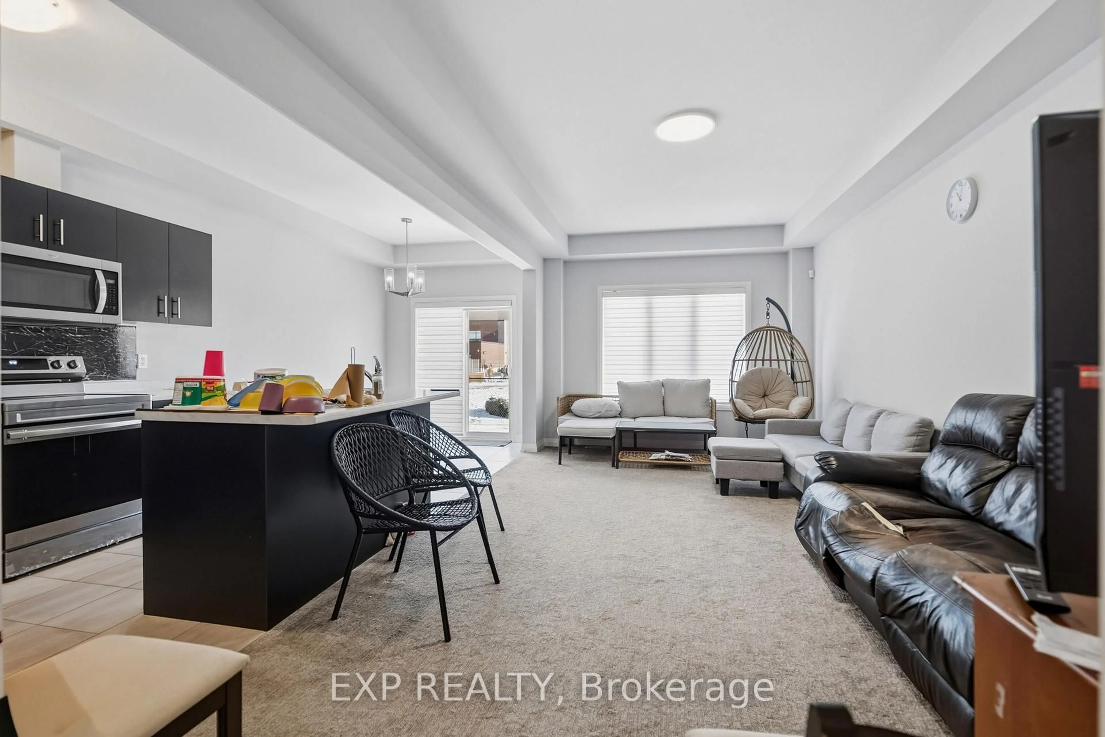 Living room with furniture, unknown for 7372 MARVEL Dr, Niagara Falls Ontario L2H 3V5