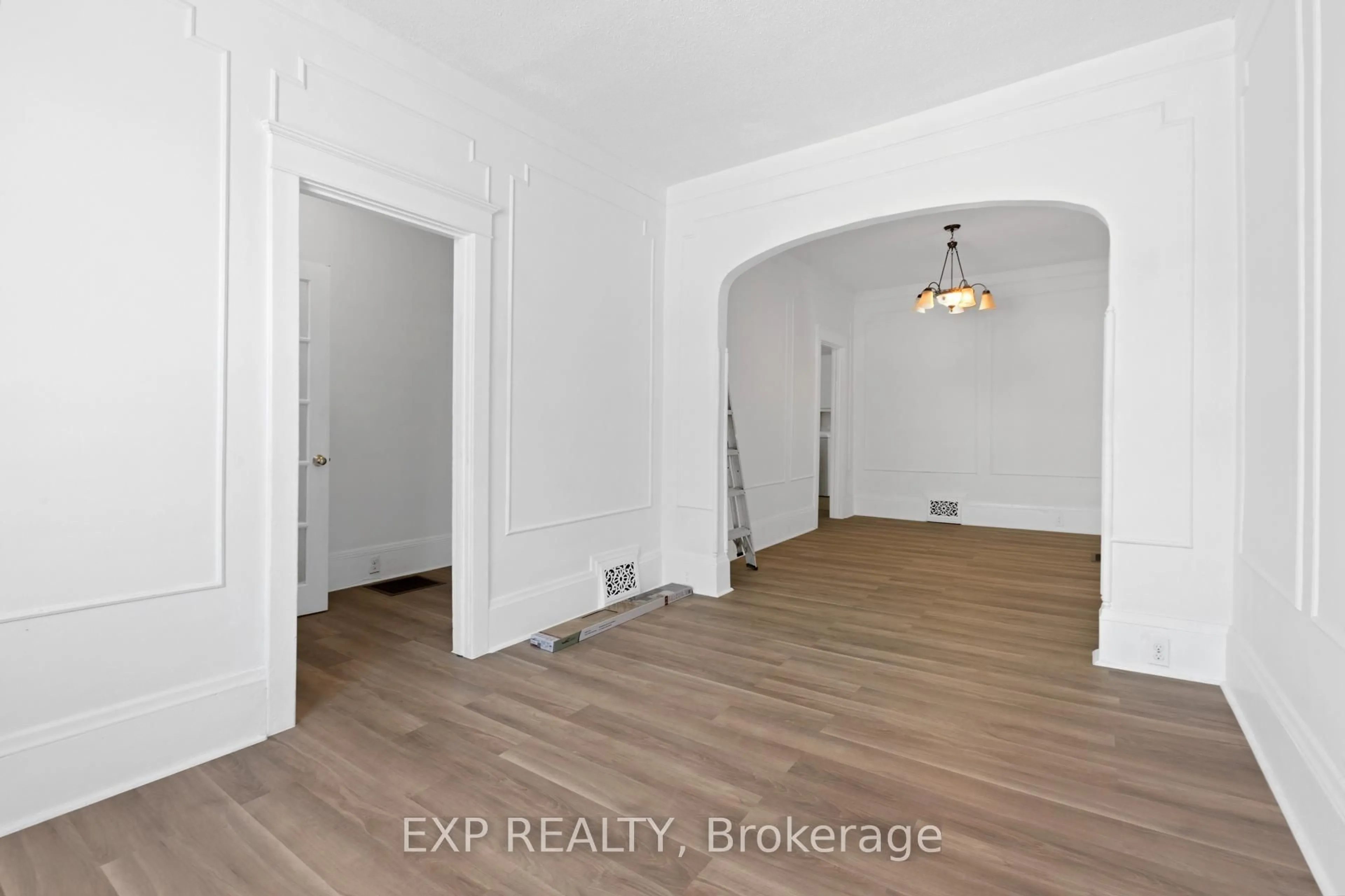 Unknown for 292-294 Clarence St, Ottawa Ontario K1N 5R3