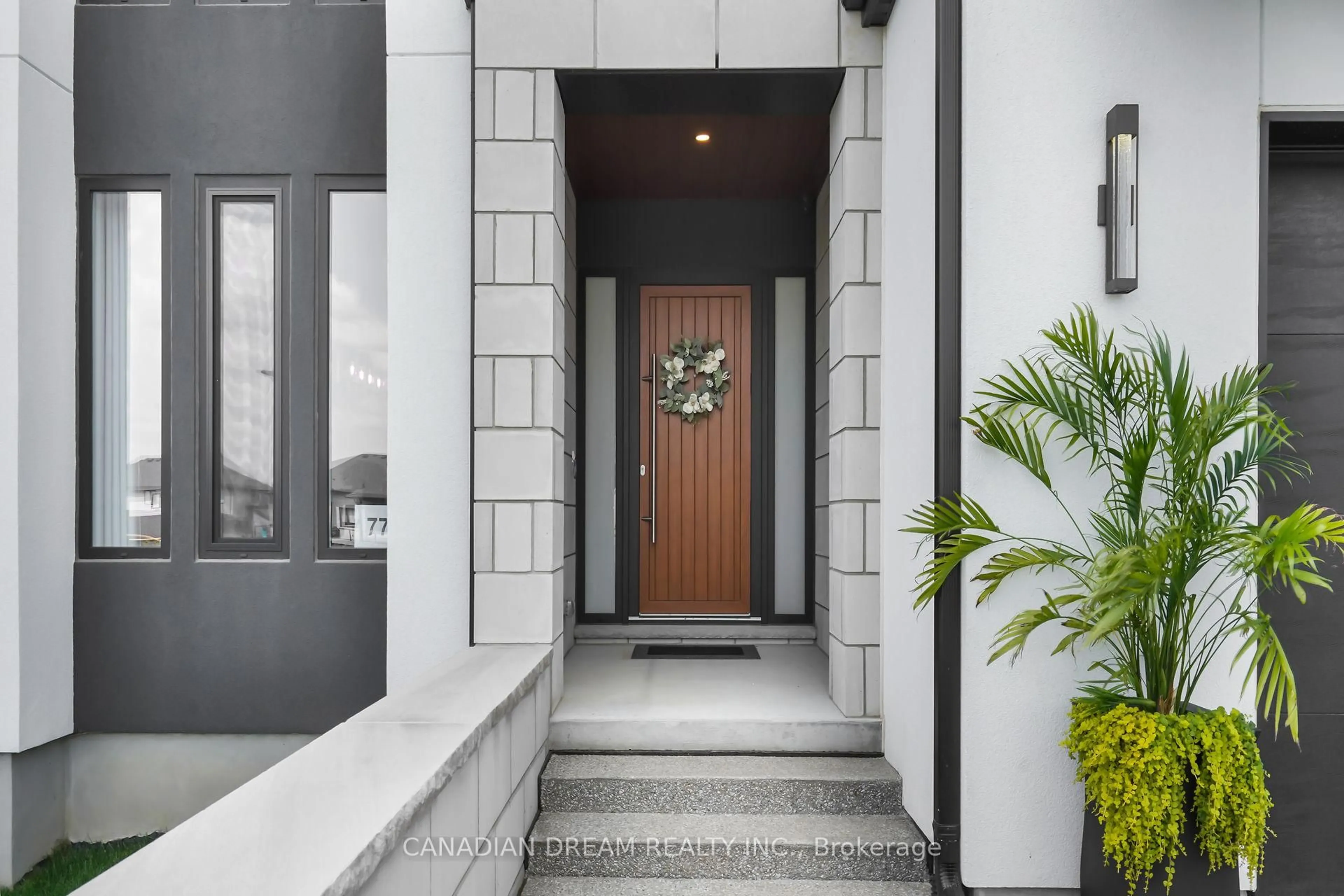 Indoor entryway for 77 Crestview Dr, Middlesex Centre Ontario N0L 1R0