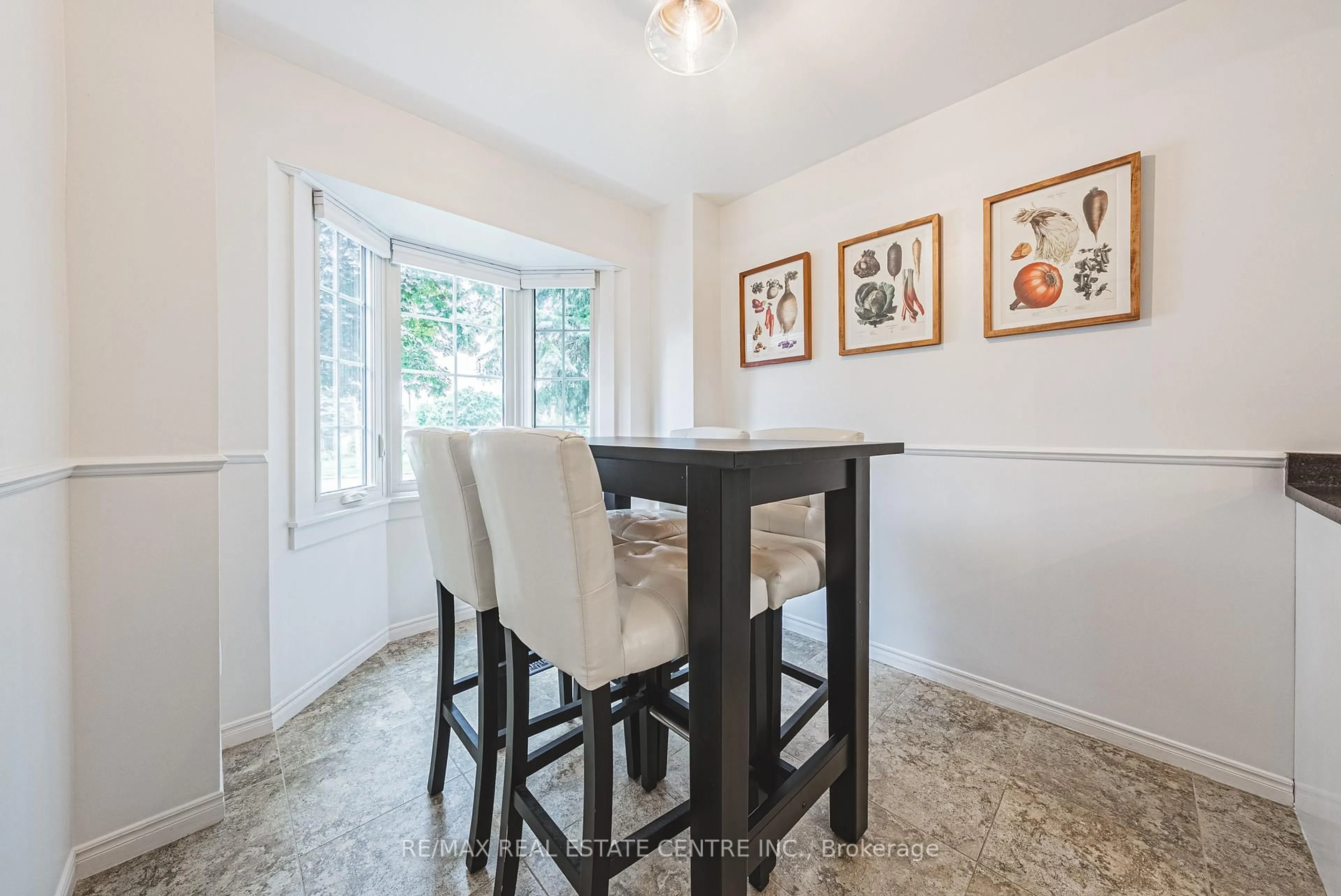 Dining room, ceramic/tile floor for 35 Cowan Blvd, Cambridge Ontario N1T 1E6