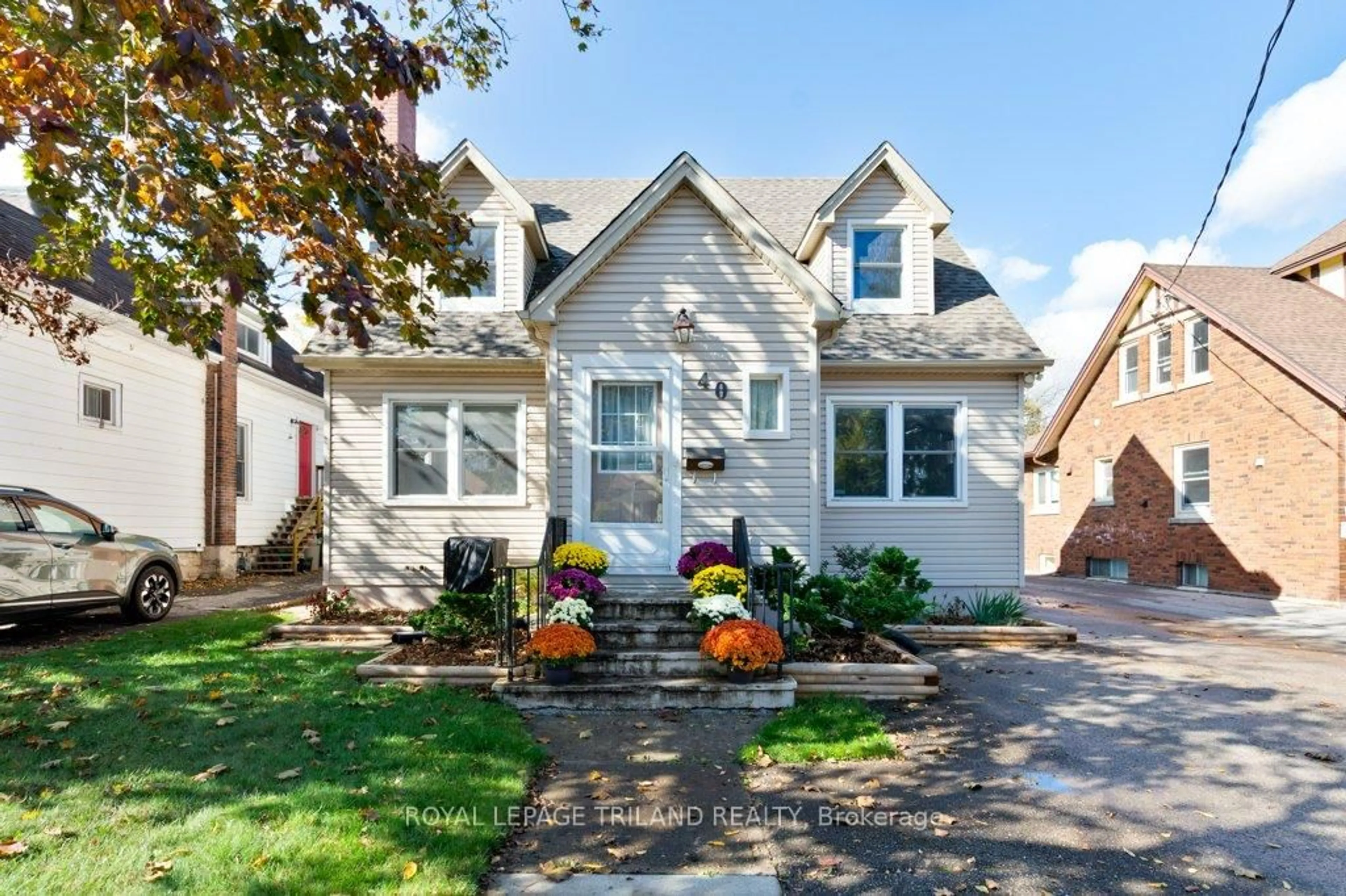 Home with brick exterior material, street for 40 St George St, St. Thomas Ontario N5P 2L1