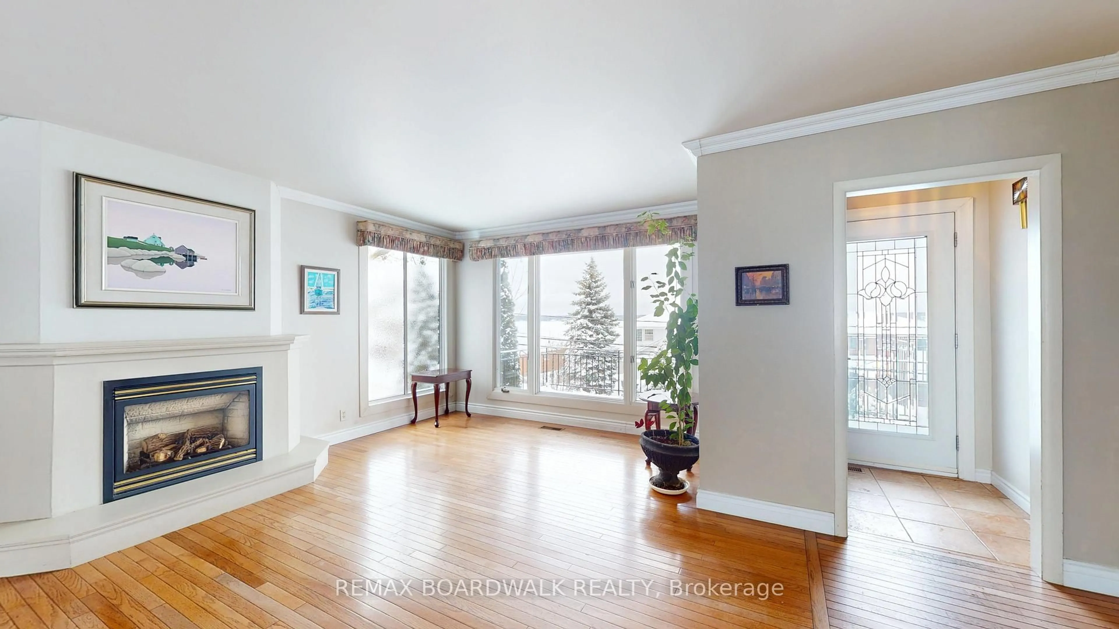 Indoor foyer for 40 Jessie St, Brockville Ontario K6V 3M8