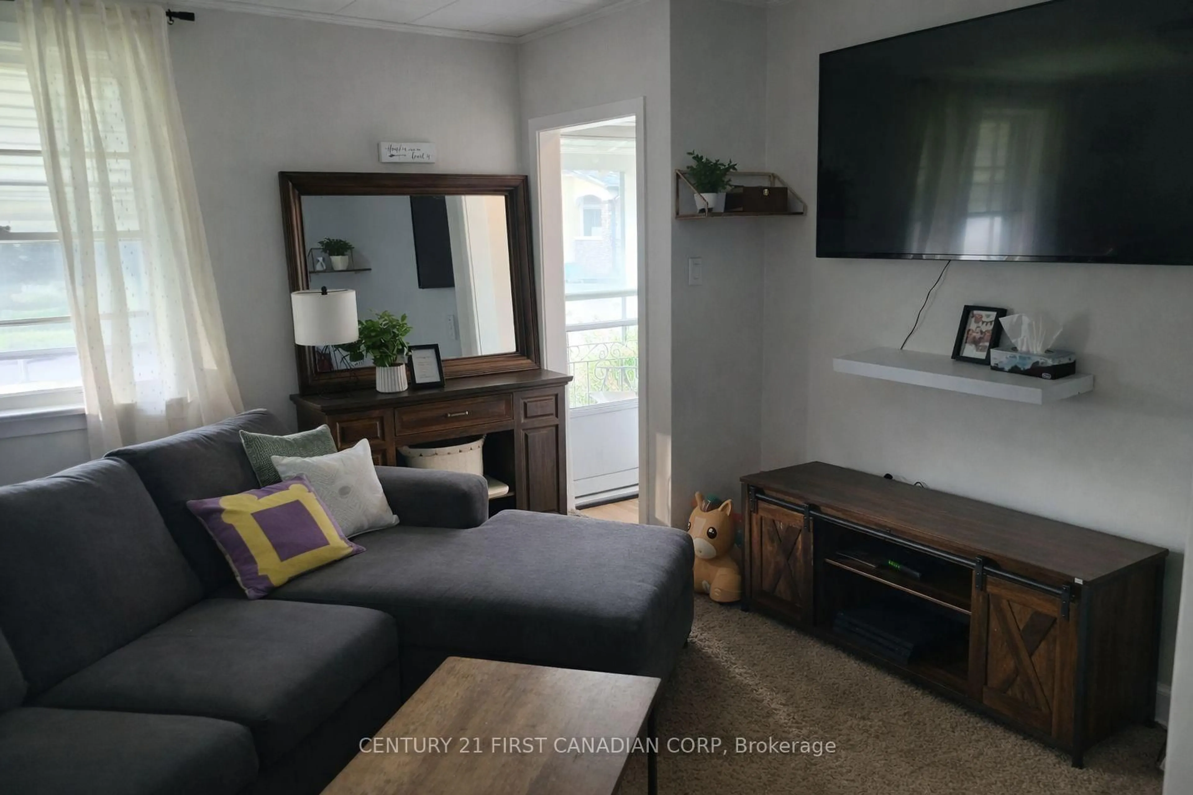 Living room with furniture, unknown for 57 HOMAN St, London East Ontario N5Z 1A9