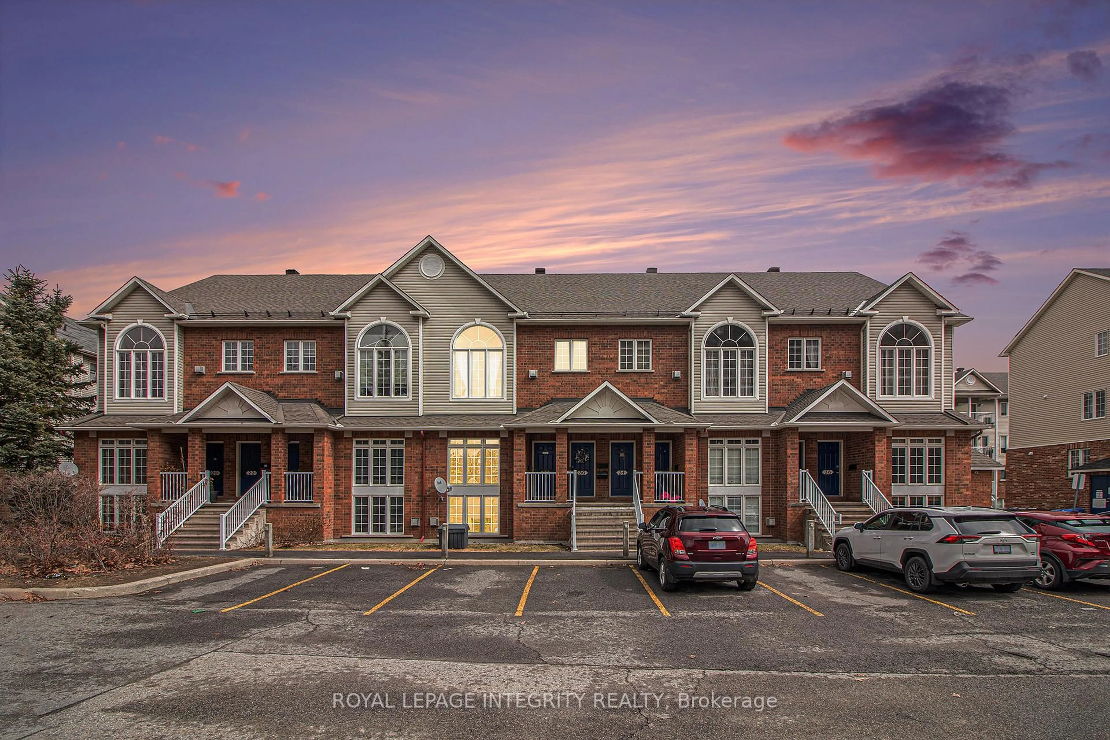 A pic from outside/outdoor area/front of a property/back of a property/a pic from drone, building for 1512 Walkley Rd #36, Ottawa Ontario K1V 2G7