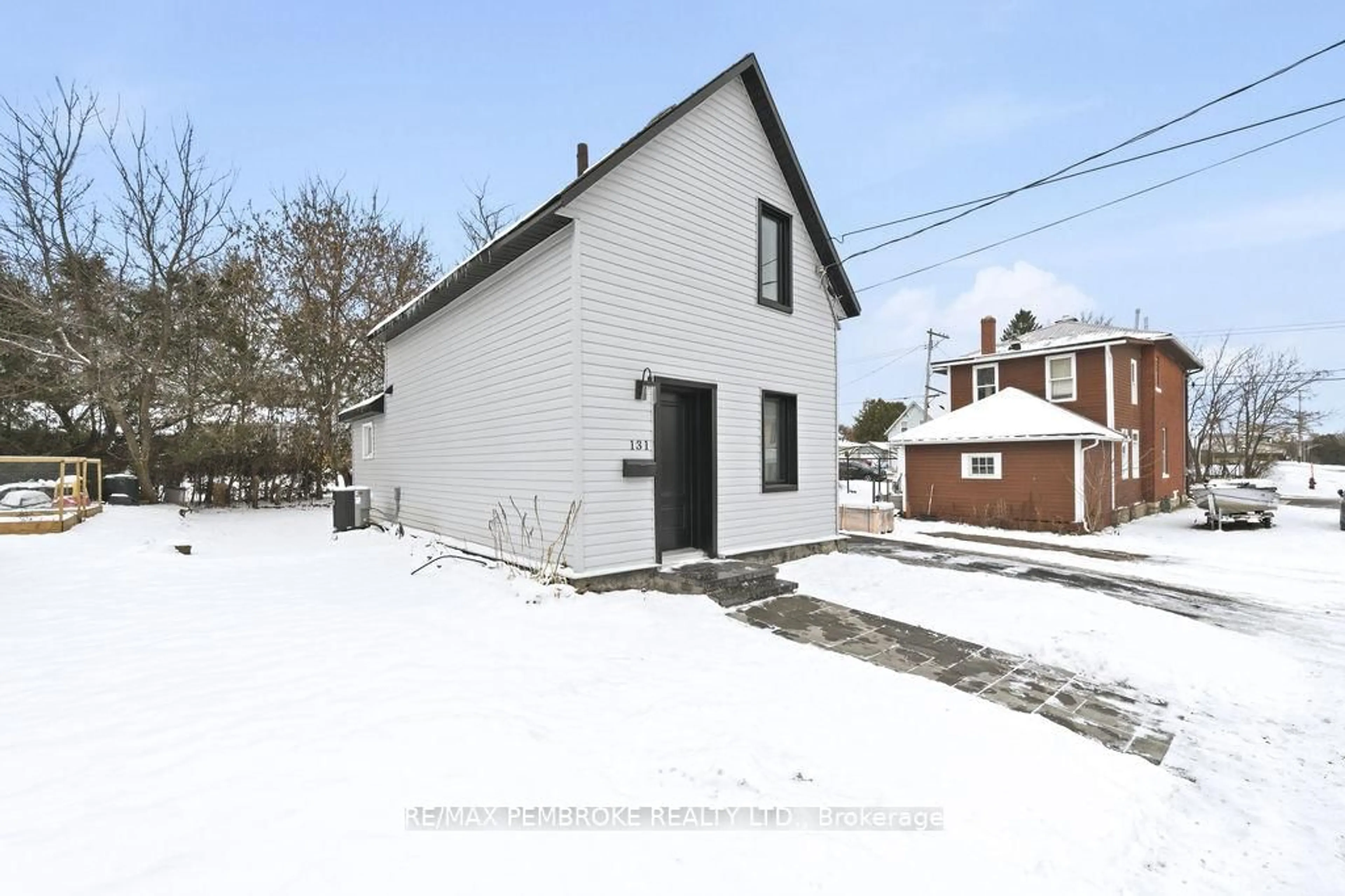 A pic from outside/outdoor area/front of a property/back of a property/a pic from drone, street for 131 Patrick Ave, Renfrew Ontario K7V 3H3