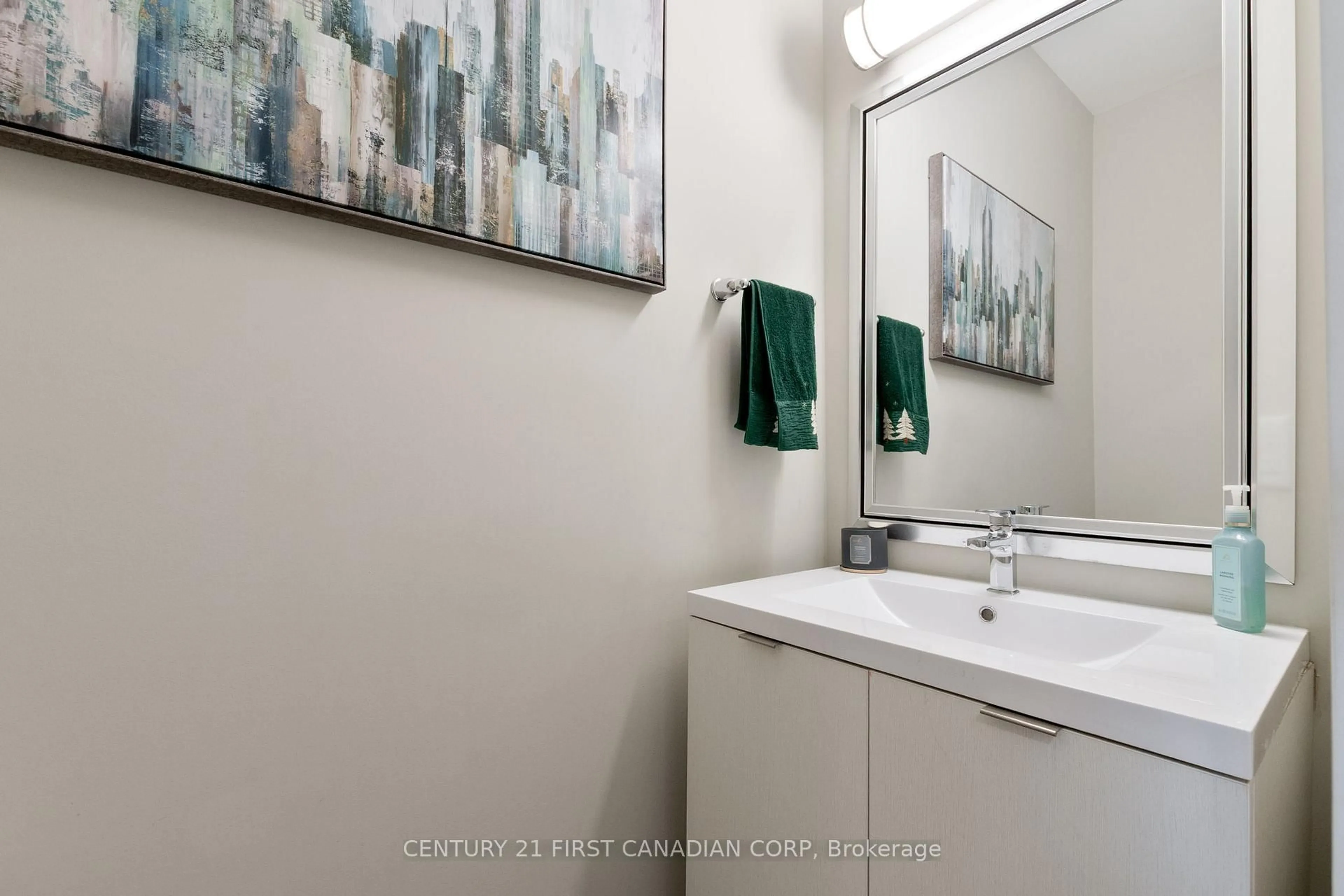 Standard bathroom, ceramic/tile floor for 177 Edgevalley Rd #66, London East Ontario N5V 0C5