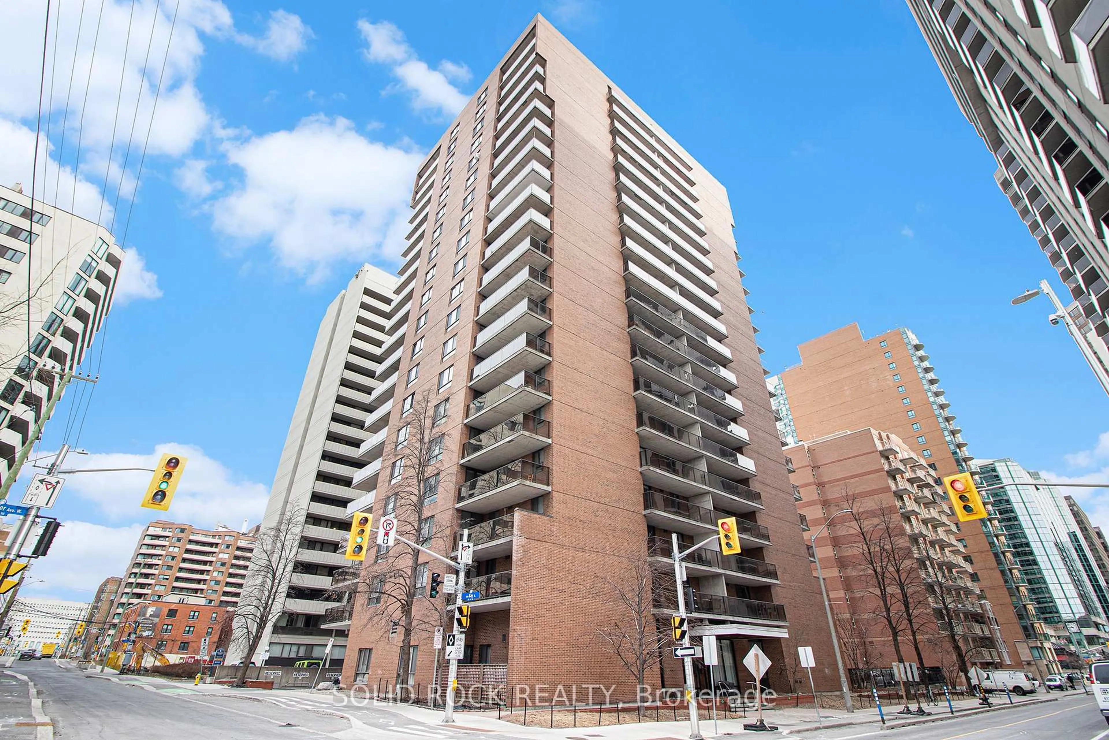 Patio, building for 475 Laurier Ave #1204, Ottawa Ontario K1R 7X1