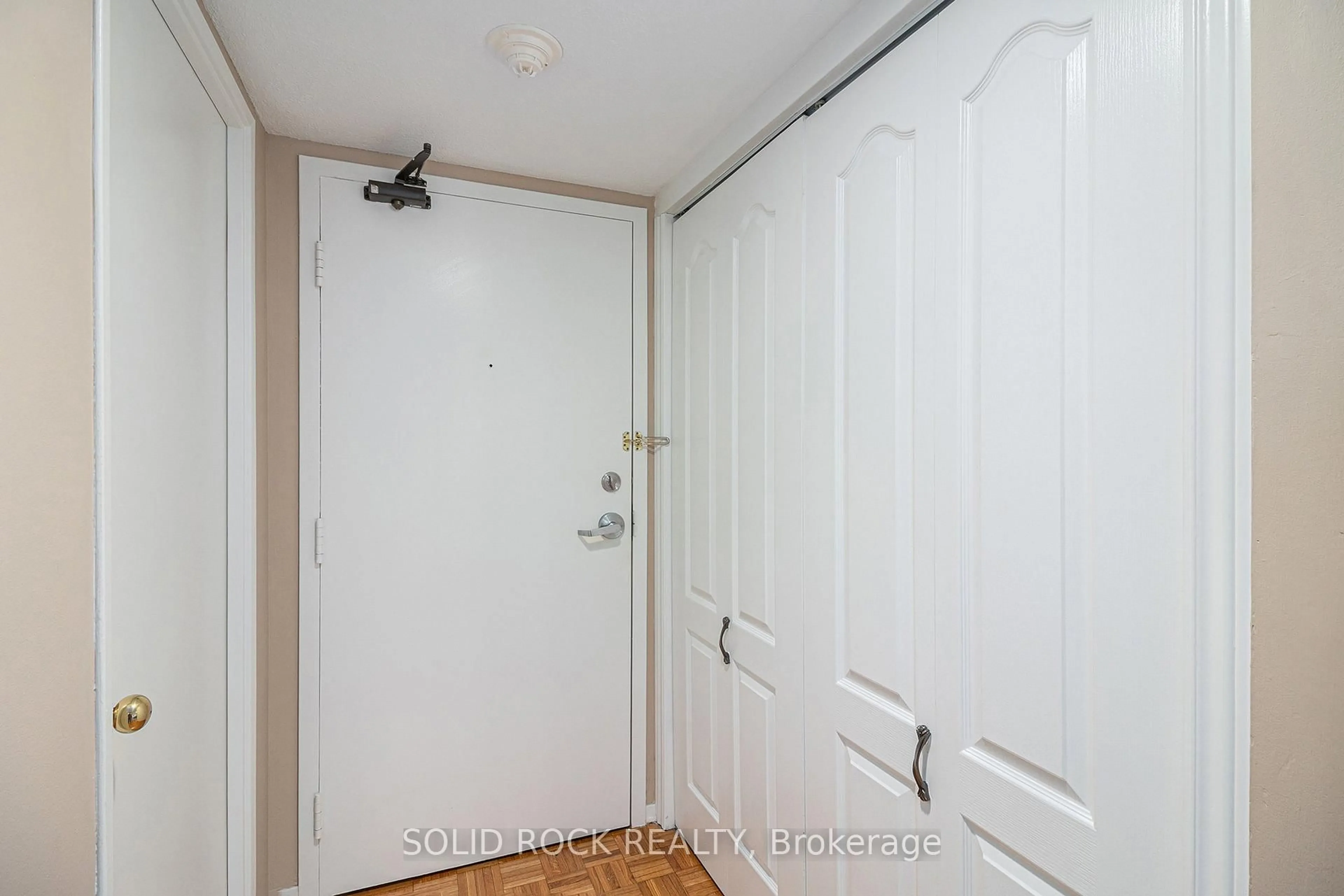 Indoor entryway for 475 Laurier Ave #1204, Ottawa Ontario K1R 7X1