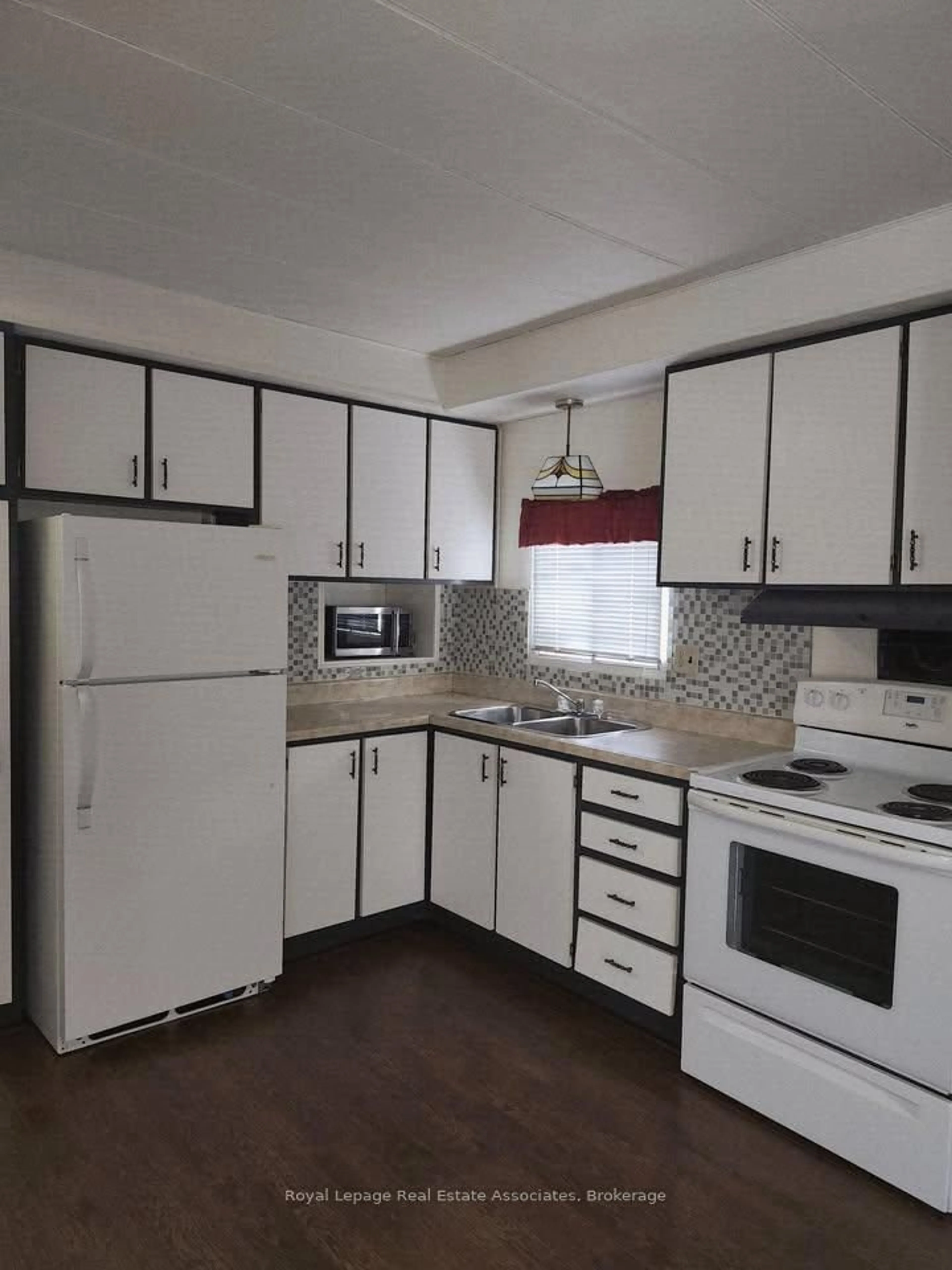 Standard kitchen, unknown for 4407 TIMOTHY Lane, Lincoln Ontario L0R 1B1