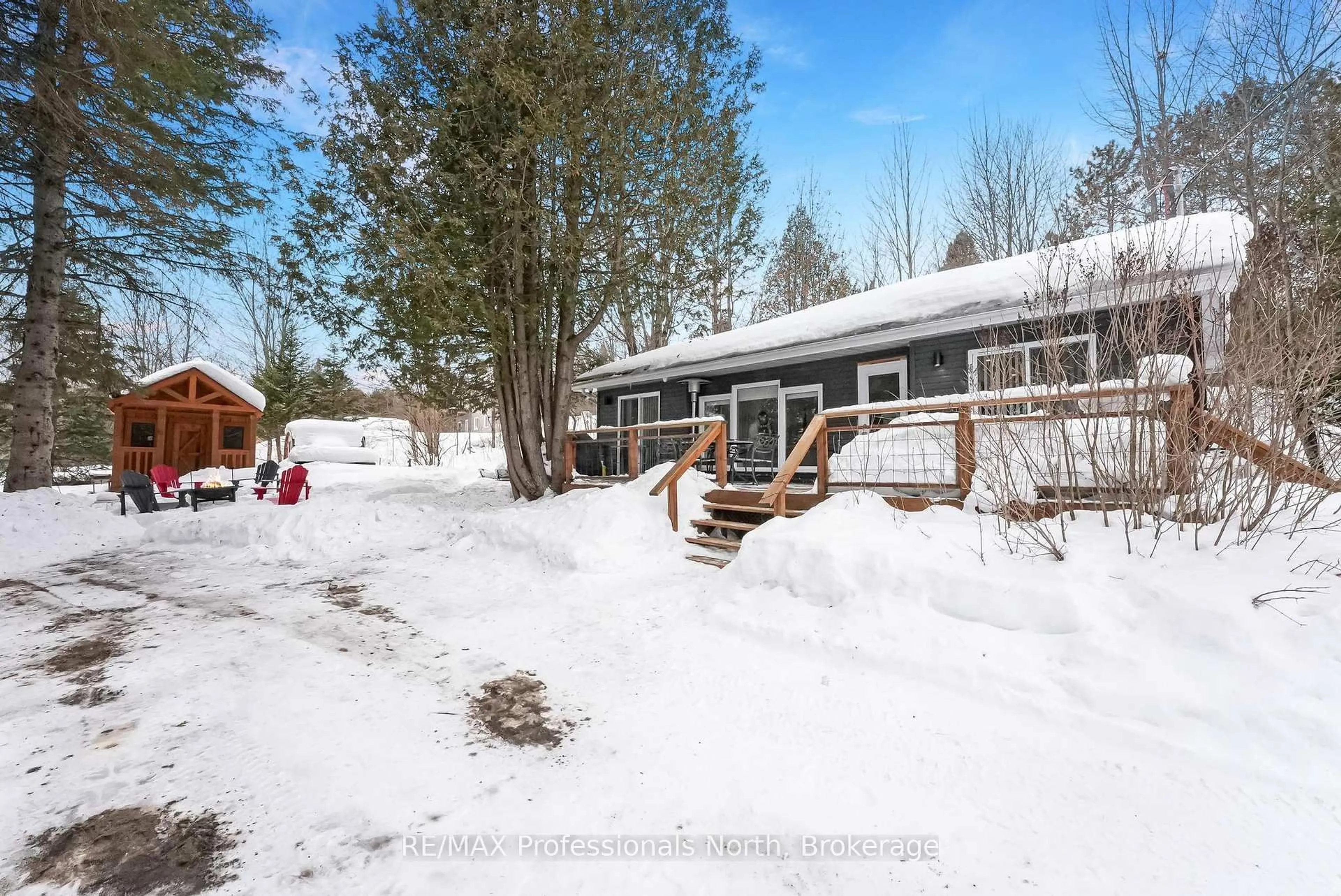A pic from outside/outdoor area/front of a property/back of a property/a pic from drone, street for 1044 Shanahan Tr, Minden Hills Ontario K0M 2K0
