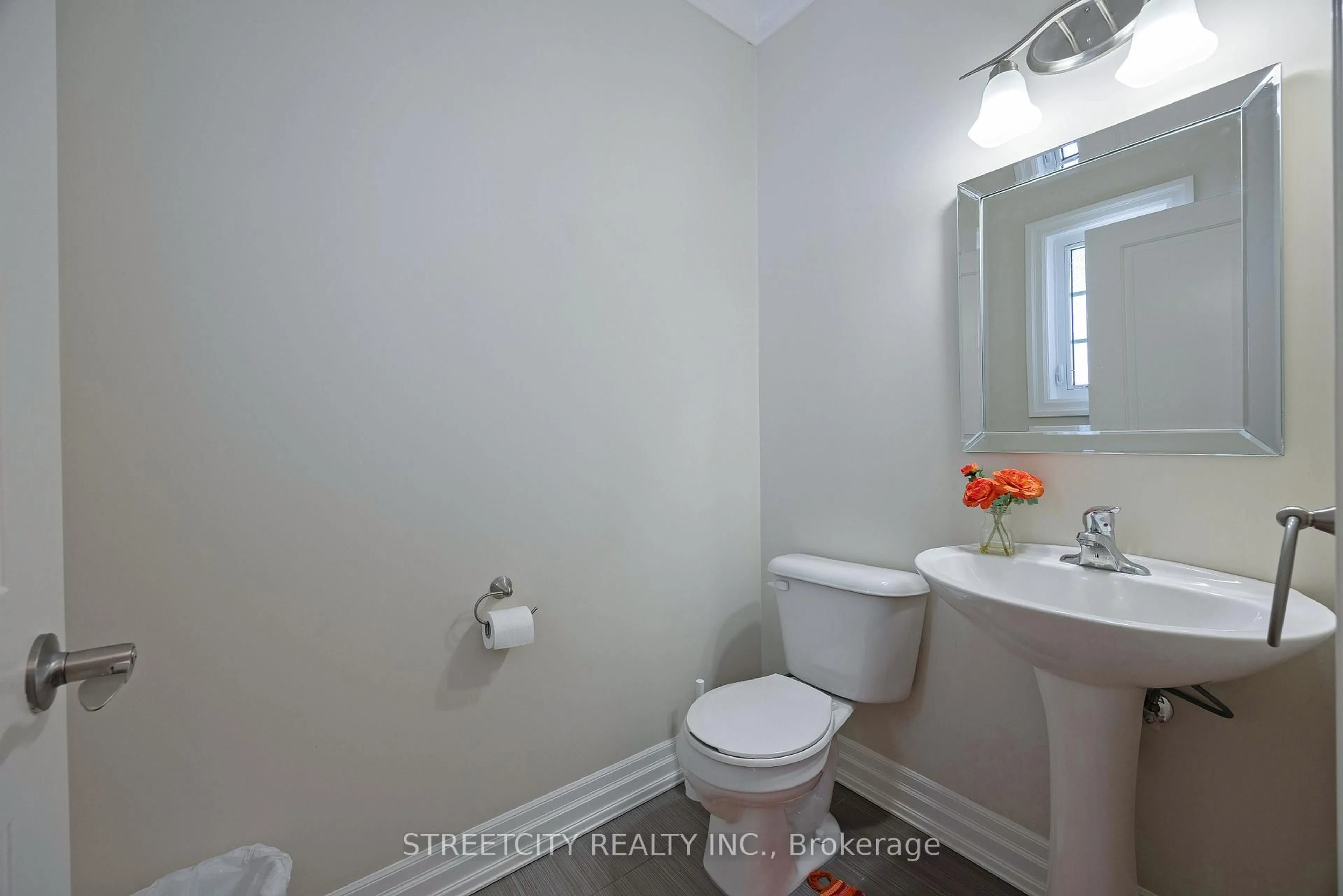 Standard bathroom, unknown for 490 Phyllis St, London South Ontario N6J 2Z4